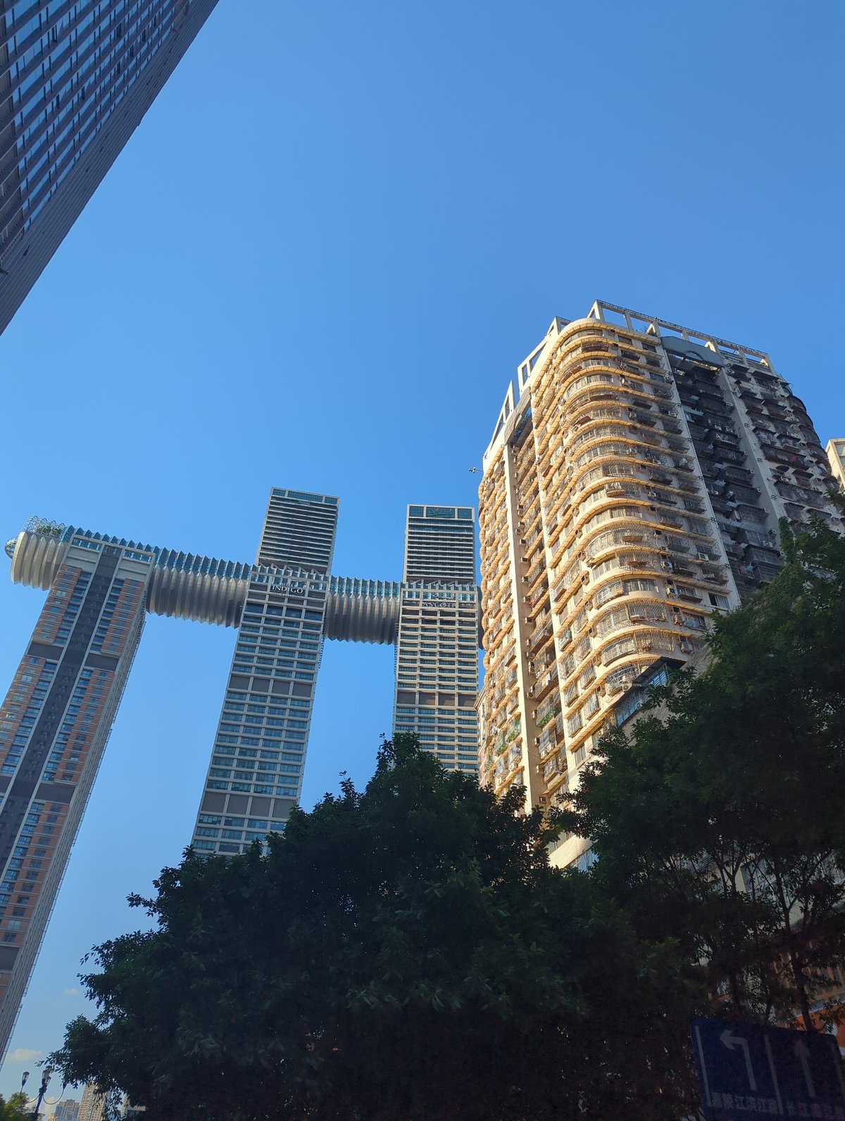 Wandering Chongqing's Yuzhong District: landmarks, shops, and street details