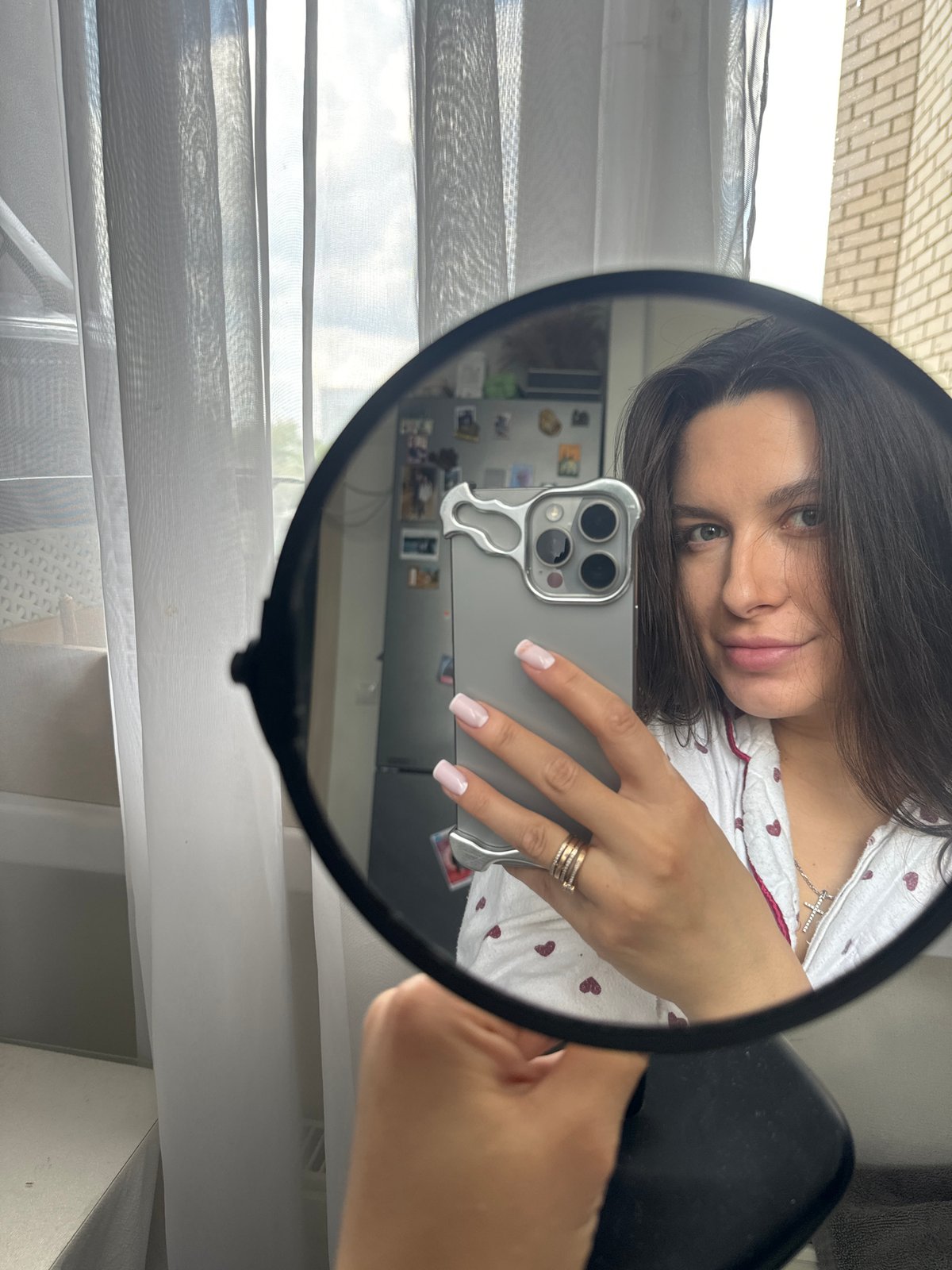 Mirror selfie and kitchen moments captured in Moscow region