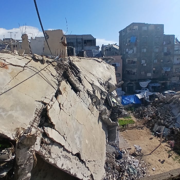 Gaza displacement camps and urban destruction documented by witness