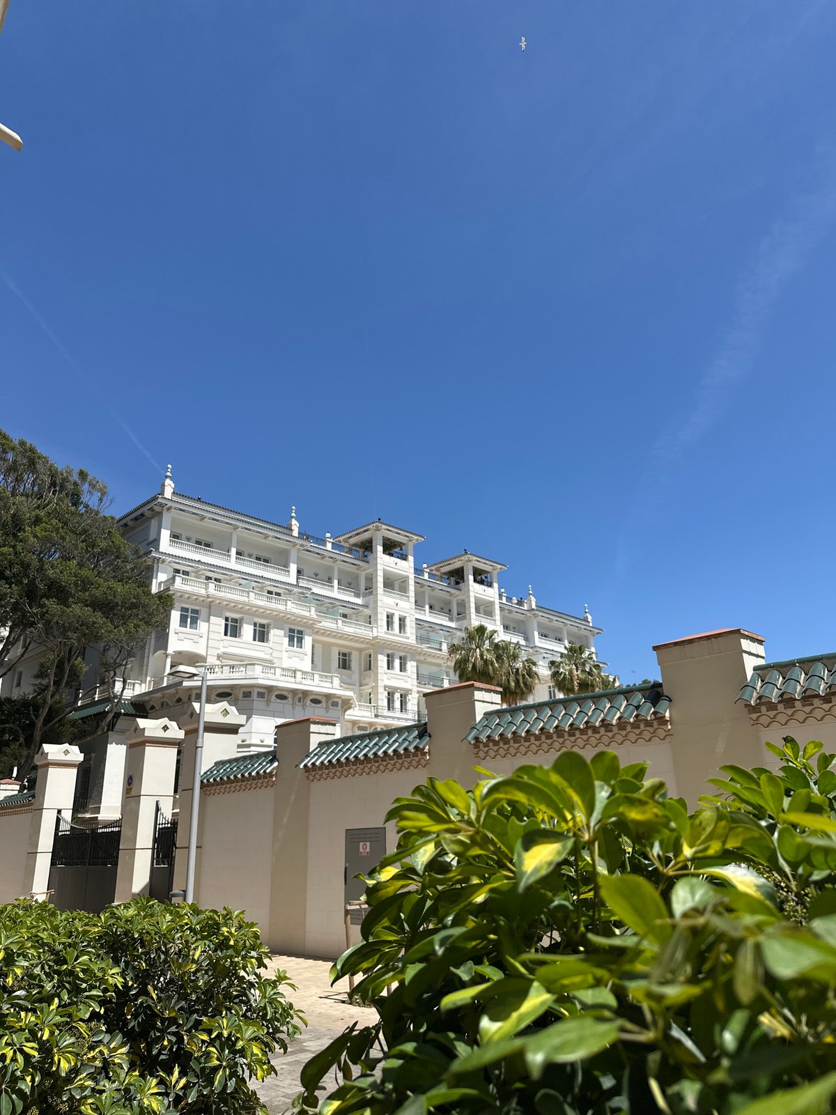 Witness documents Málaga street scenes under clear skies