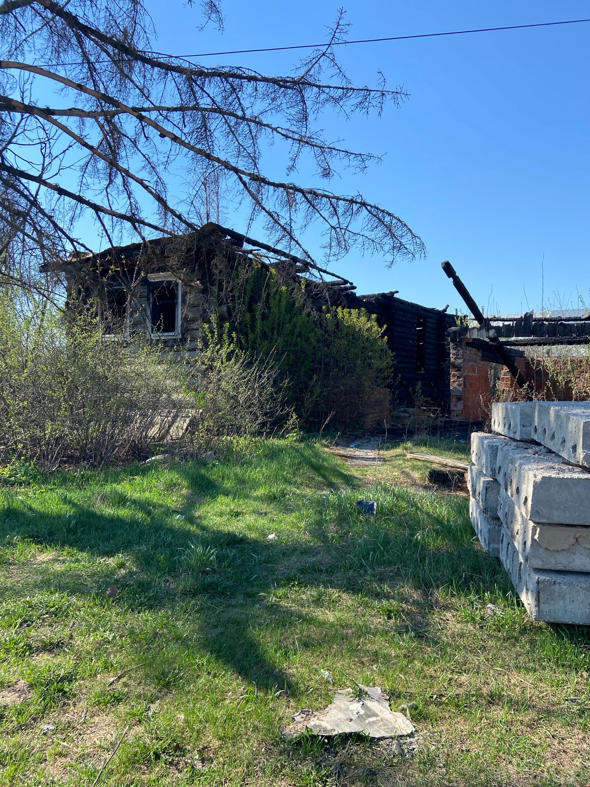 Fire-damaged cabin observed in Chaikovsky, Russia