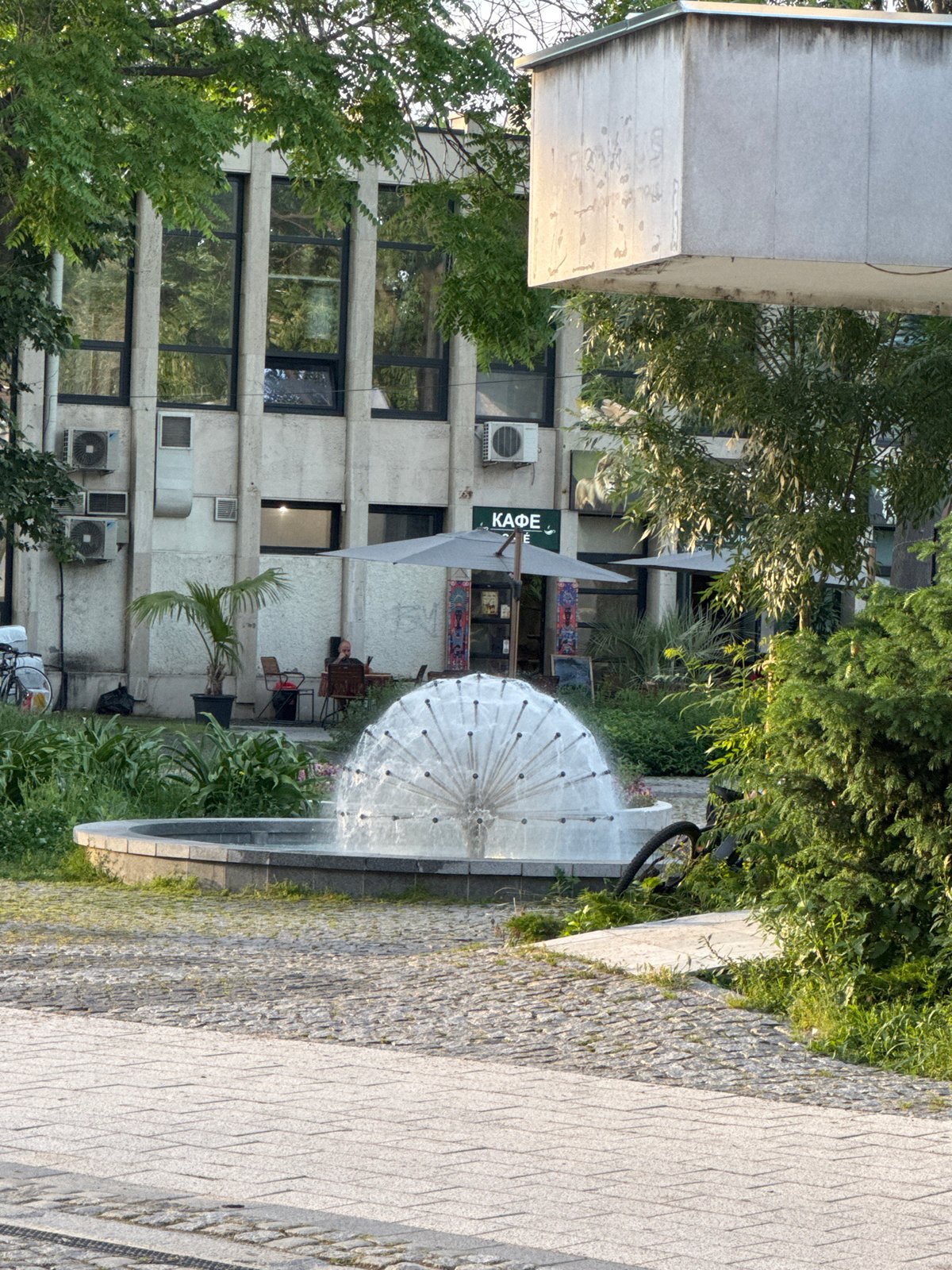 Witness documents everyday Plovdiv street scenes, monuments, electric charging