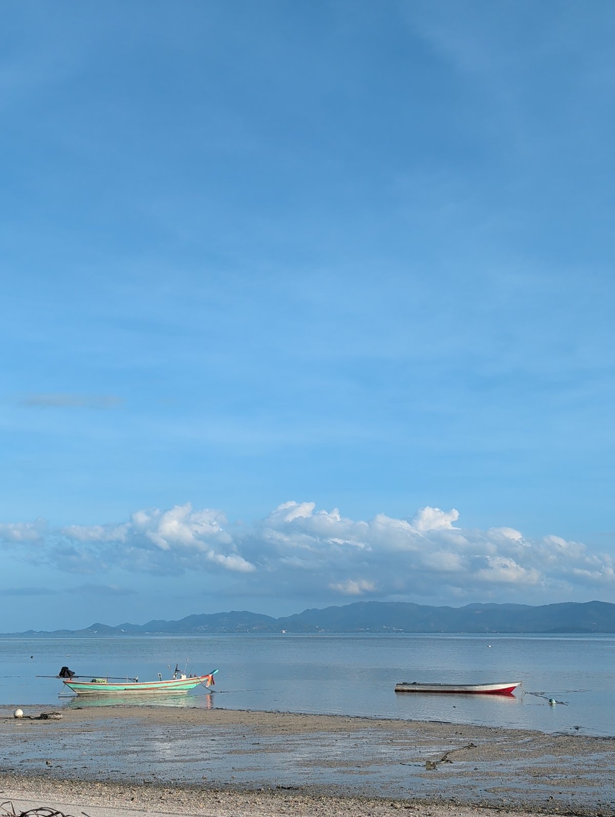 Morning scenes captured across Koh Phangan beaches and markets