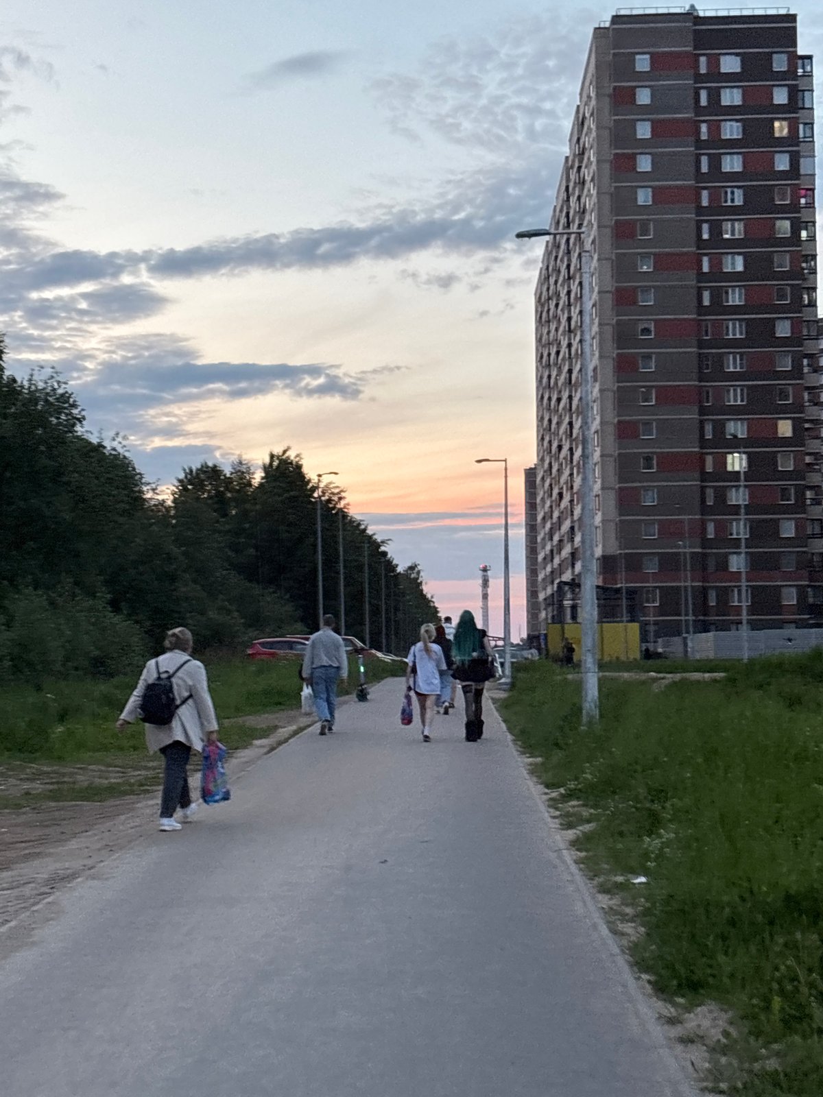 Young skateboarders gather at dusk in Sinyavino residential area