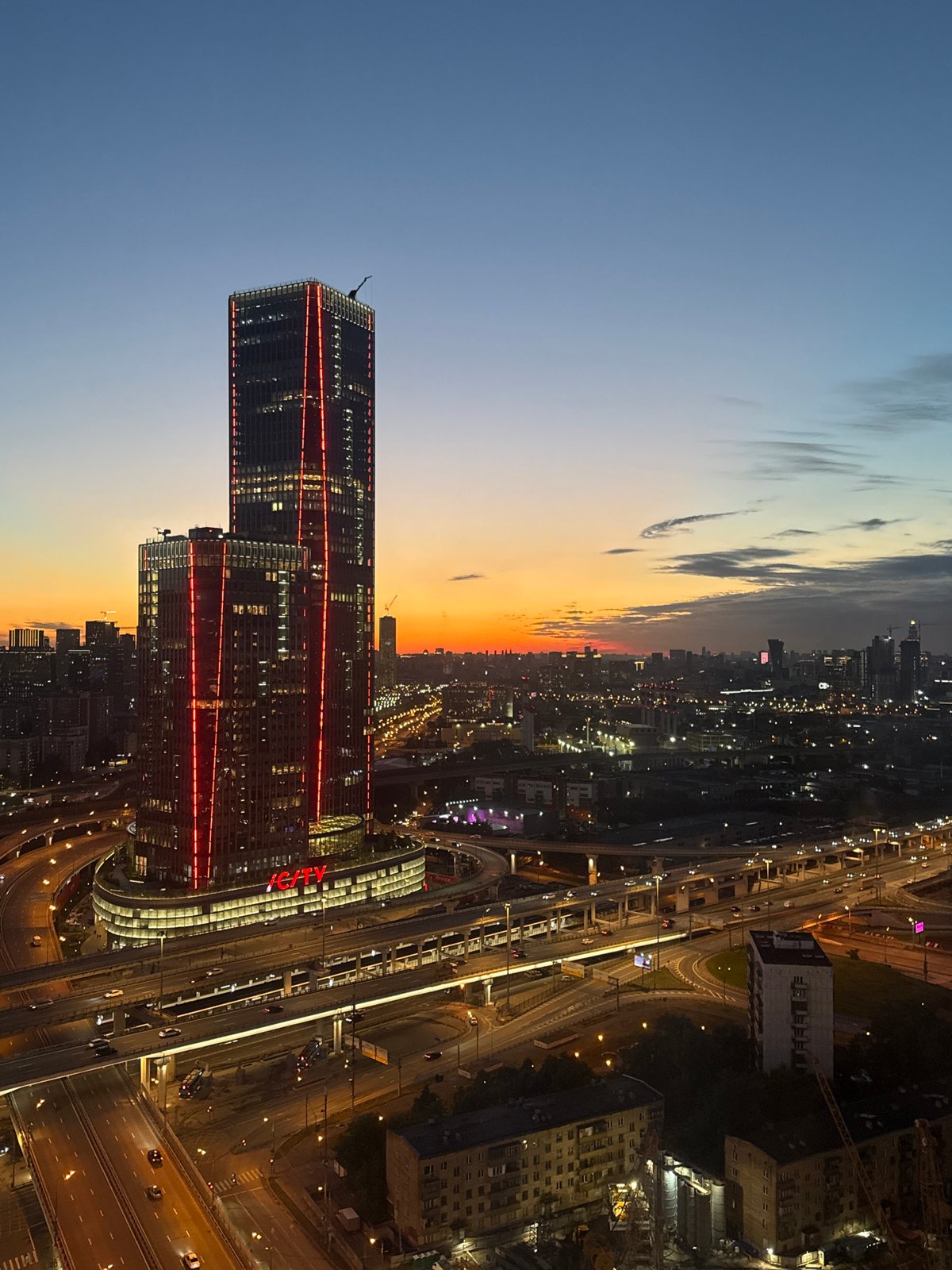 Evening snapshots from Khimki: skylines, buildings, and indoor moments
