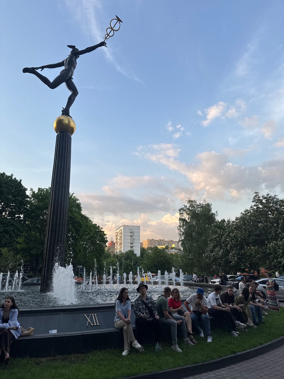 Moscow landmarks and street life documented across city center