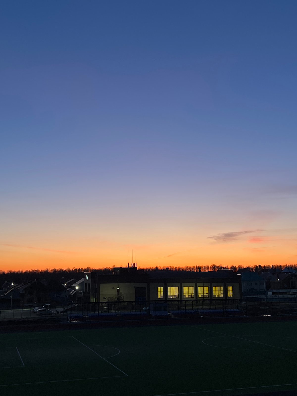 Evening moments captured in Noviy, Russia homes and grounds