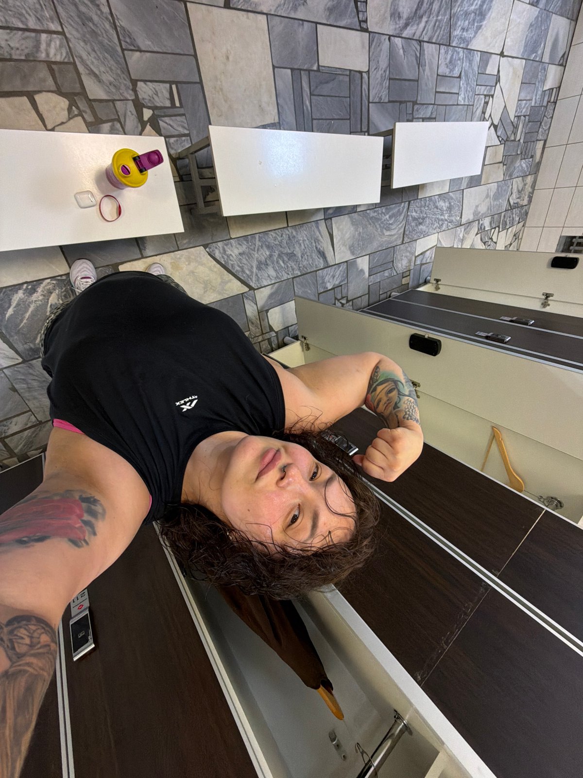 Workout and shopping selfies documented in Chaikovsky gym