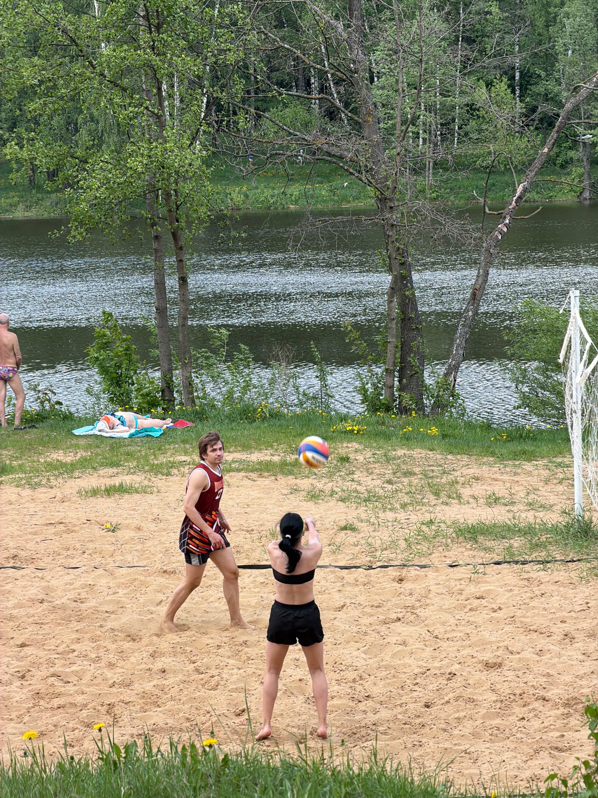 Spring recreation and snake encounters at Malakhovka lakeside