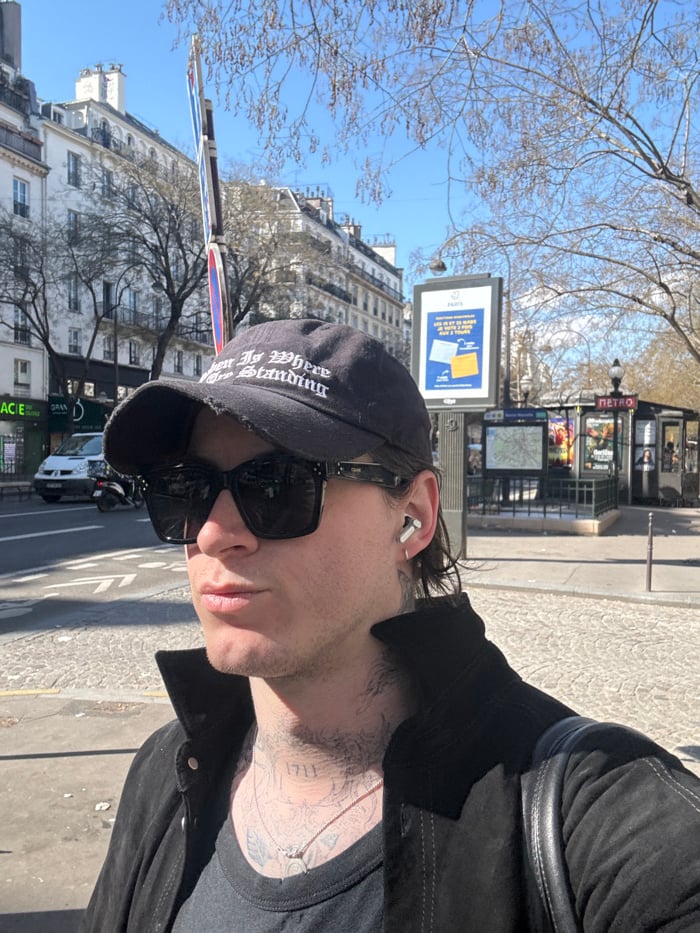 Man in baseball cap observed in Paris streets