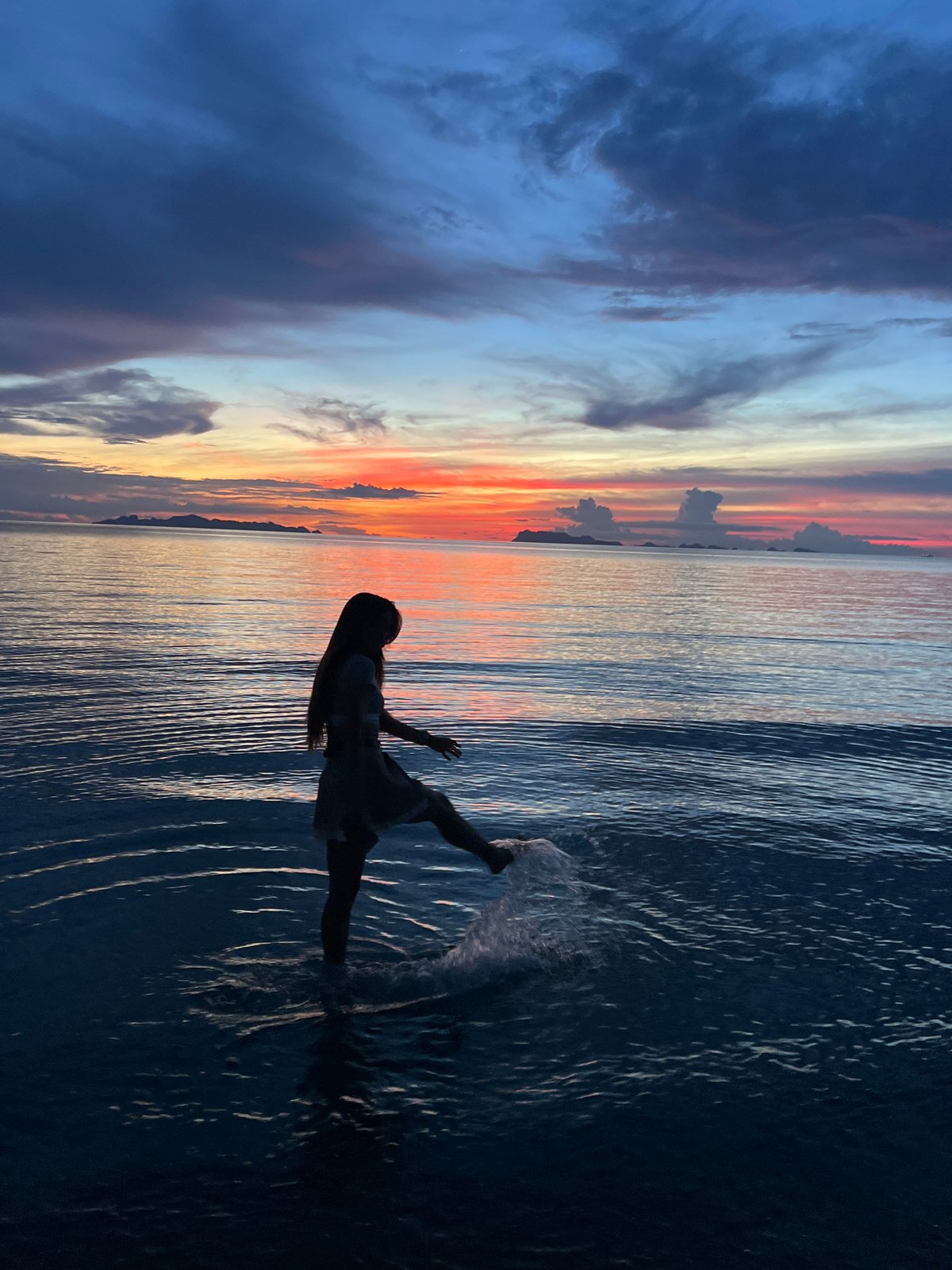 Sunset at Tong Yang beach, silhouettes and golden hour.