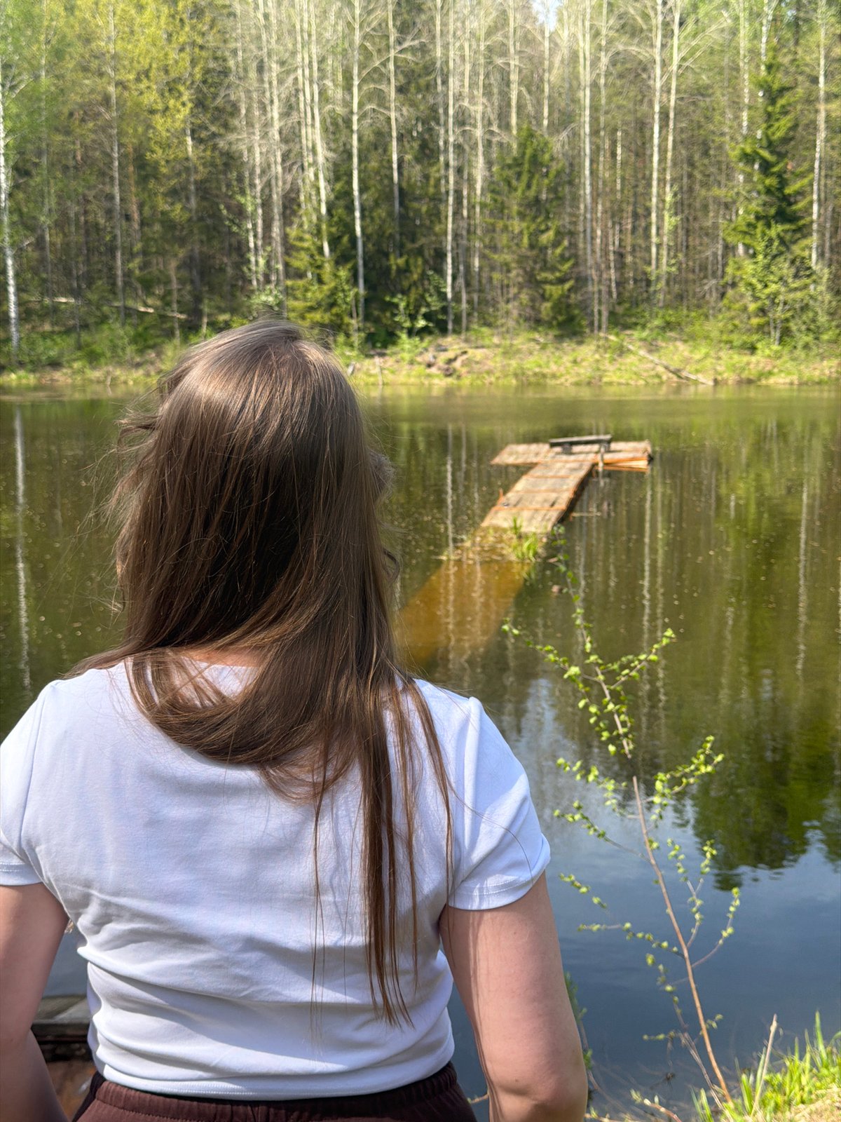 Nature excursion documented at lake in Ural'skoe, Russia