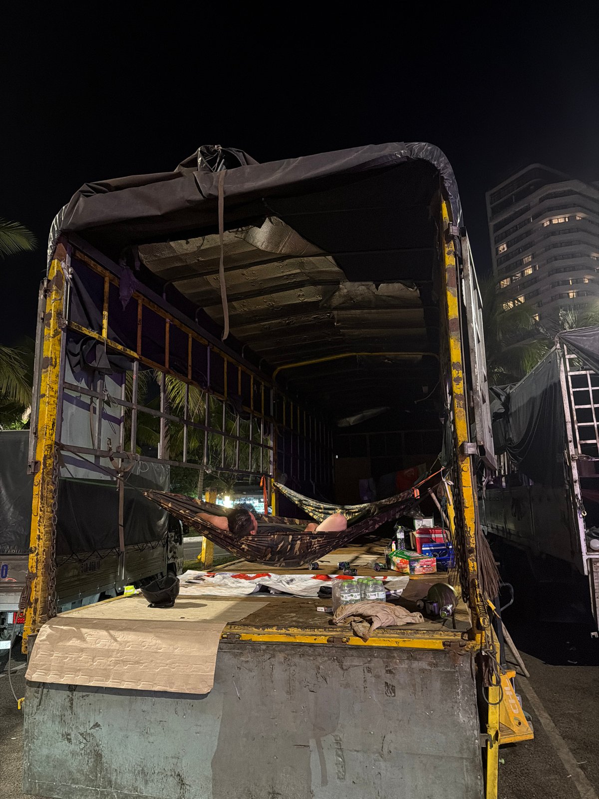 Nighttime rescue and athletic activities documented across Đà Nẵng