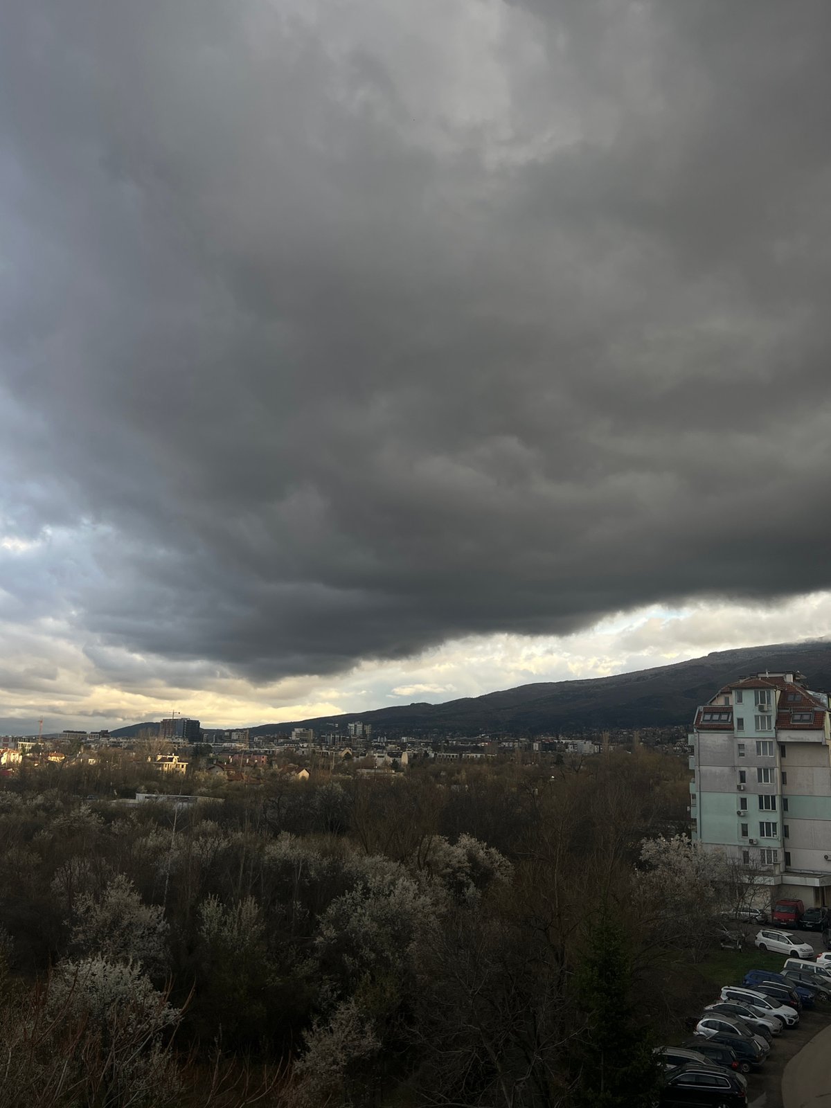 Storm clouds gather over Sofia as residents document dramatic sky