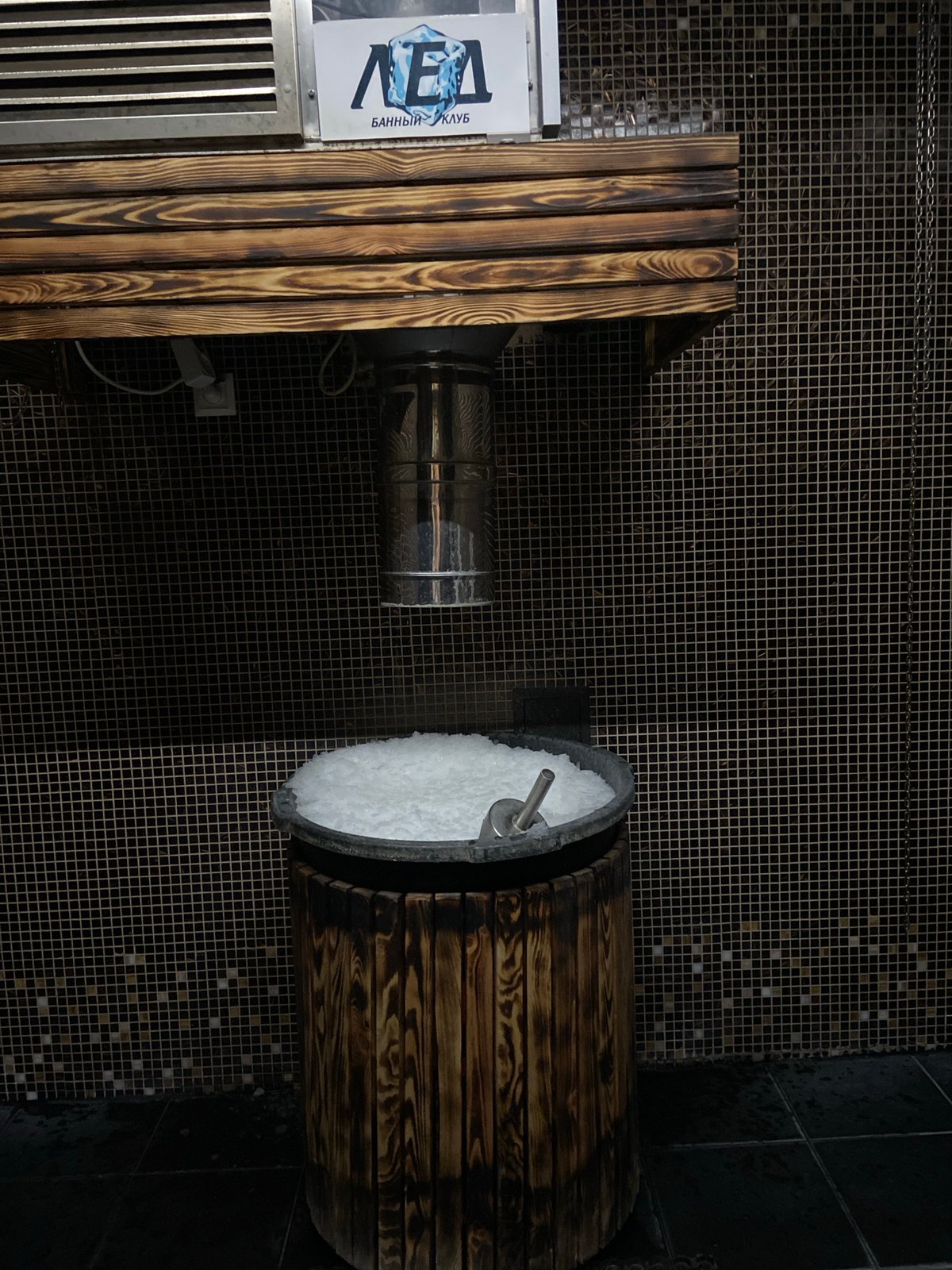 Empty indoor spaces documented in Kaliningrad spa and commercial areas