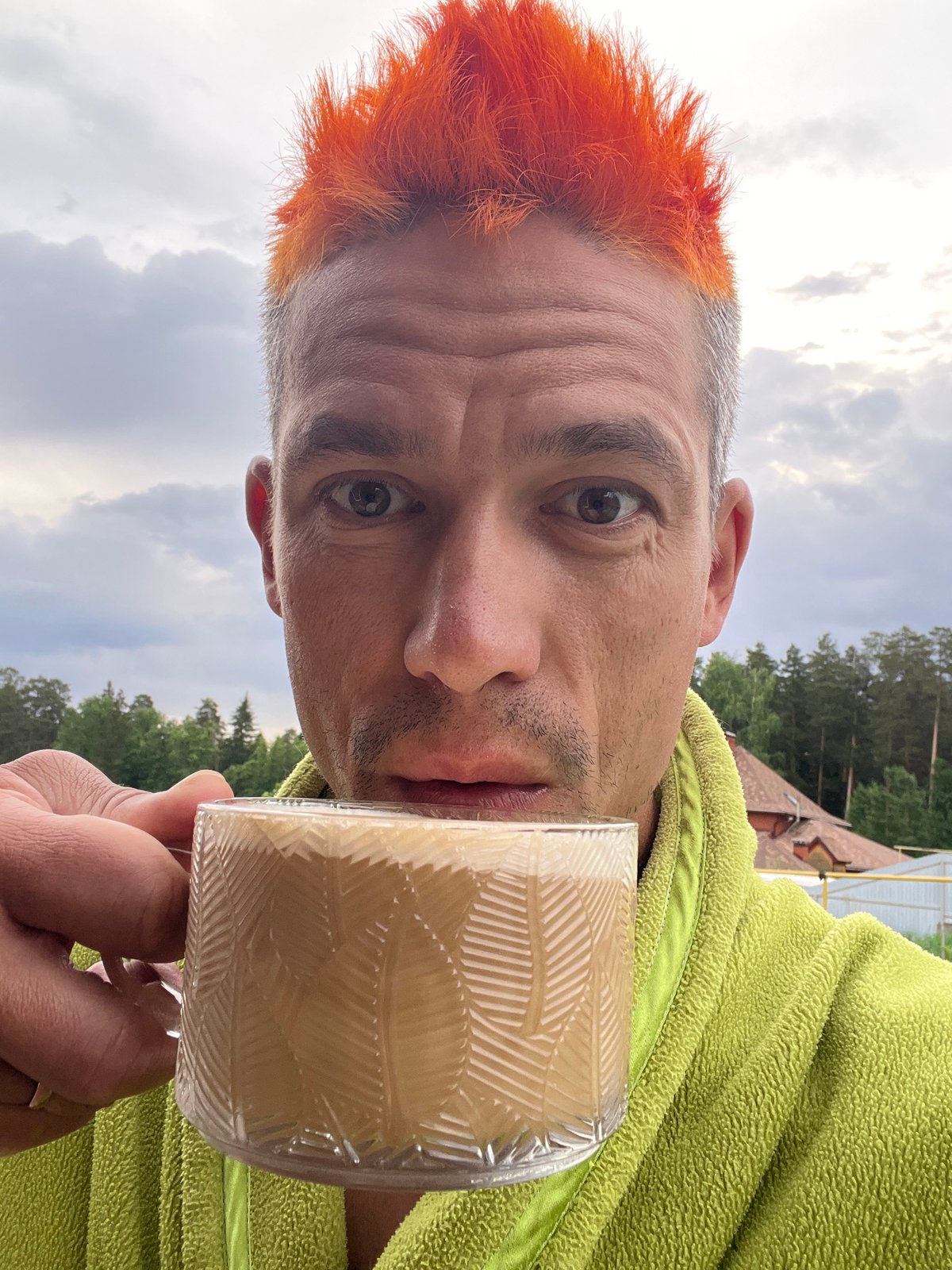 Early morning drink captured in Chaikovsky, Russia residential area