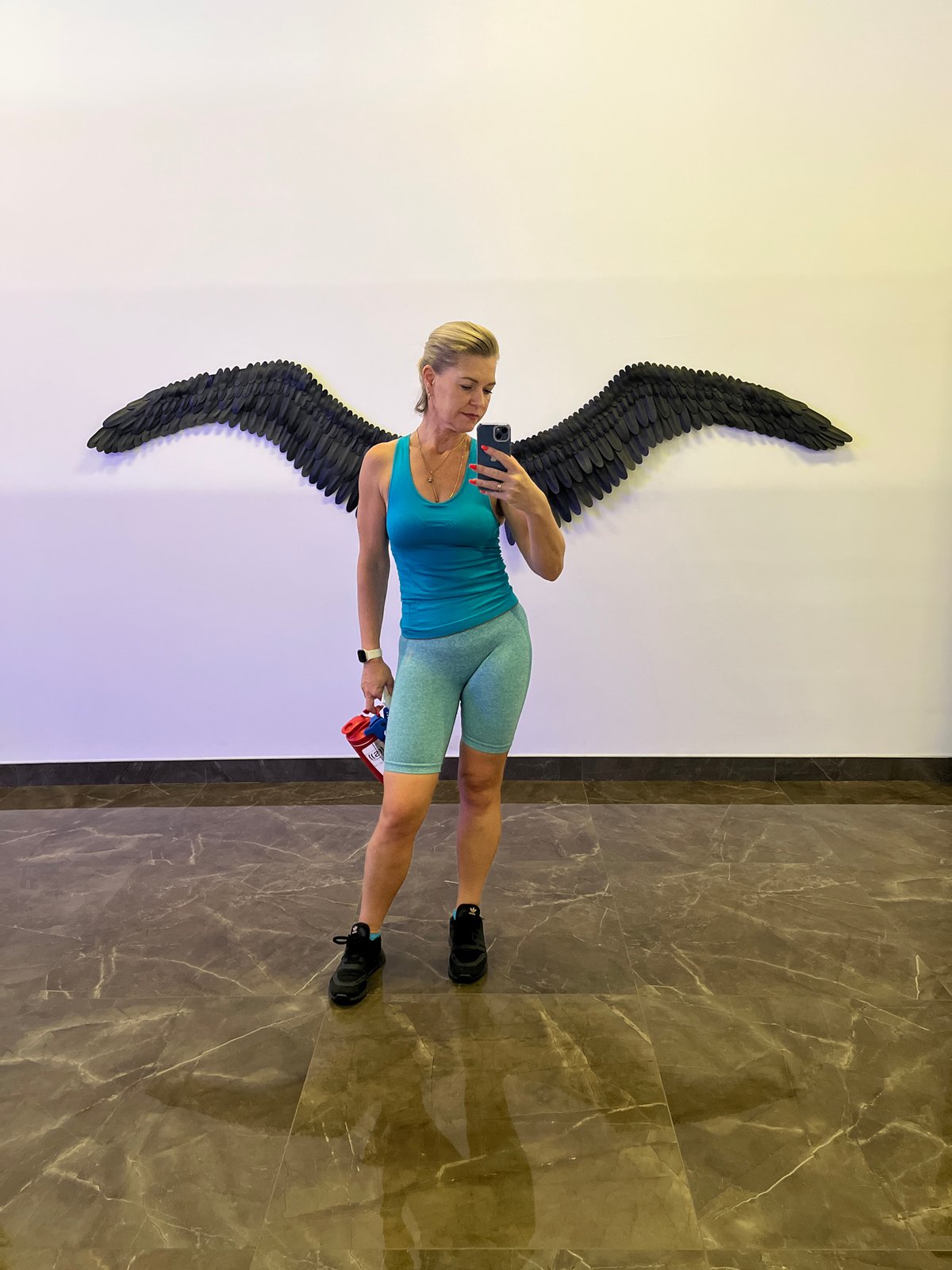 Woman documents three-hour gym session in Kaliningrad fitness facility