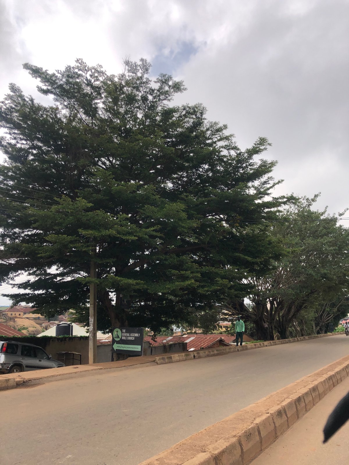 Jos street life: roads, rickshaws, shops, and overcast skies