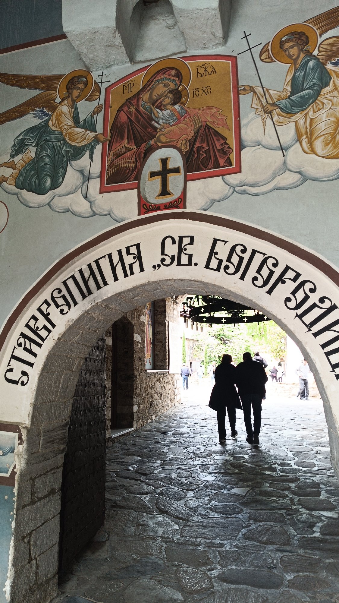 Tourist documents 15-minute morning visit to Bulgaria's Bachkovo Monastery