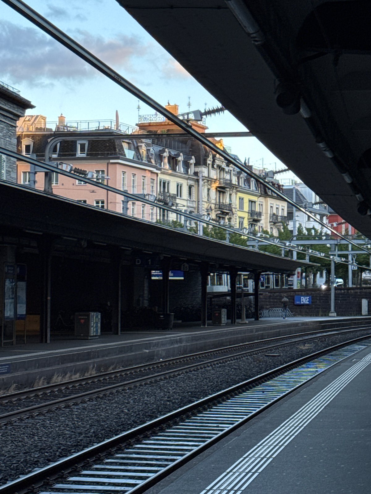 Evening observations captured around Zurich Enge station area