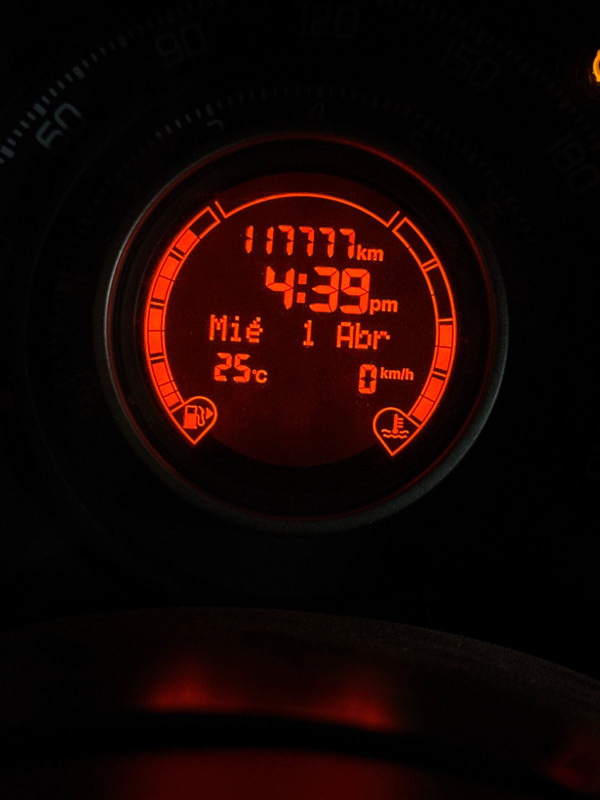 Vehicle dashboard shows mileage and temperature in Puebla
