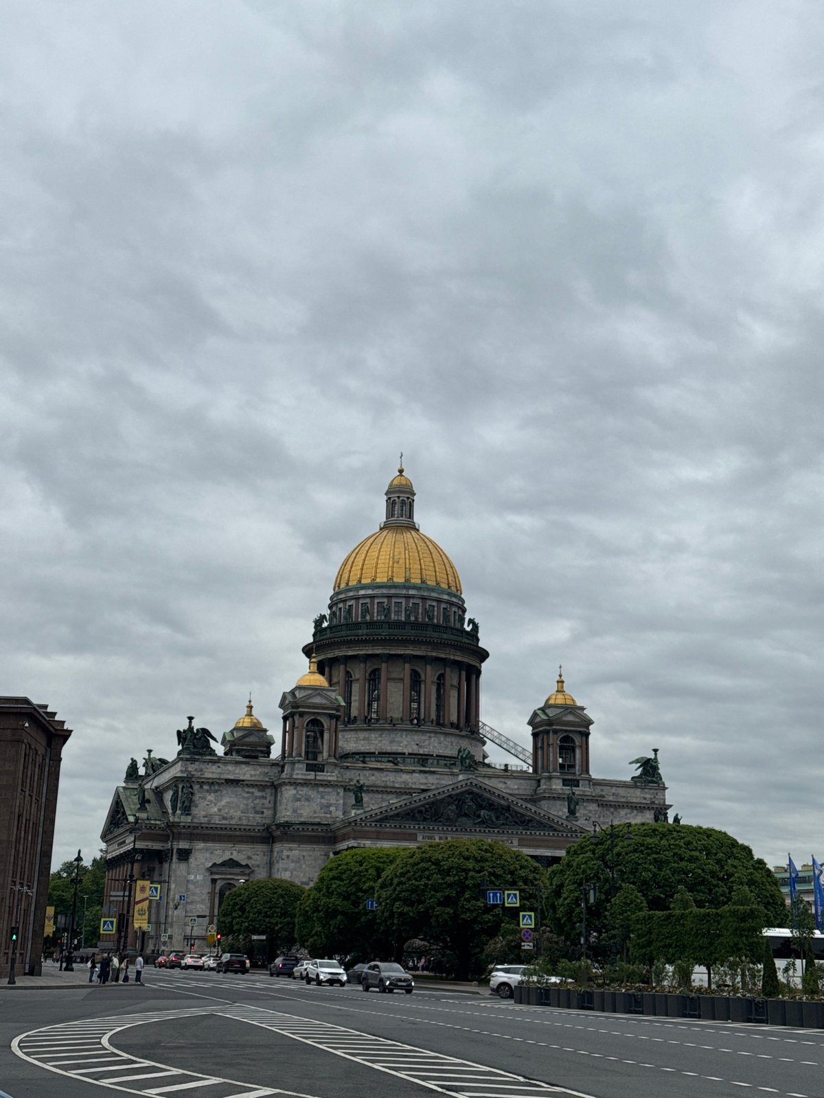 Afternoon stroll captures St. Isaac's Cathedral and pansy gardens