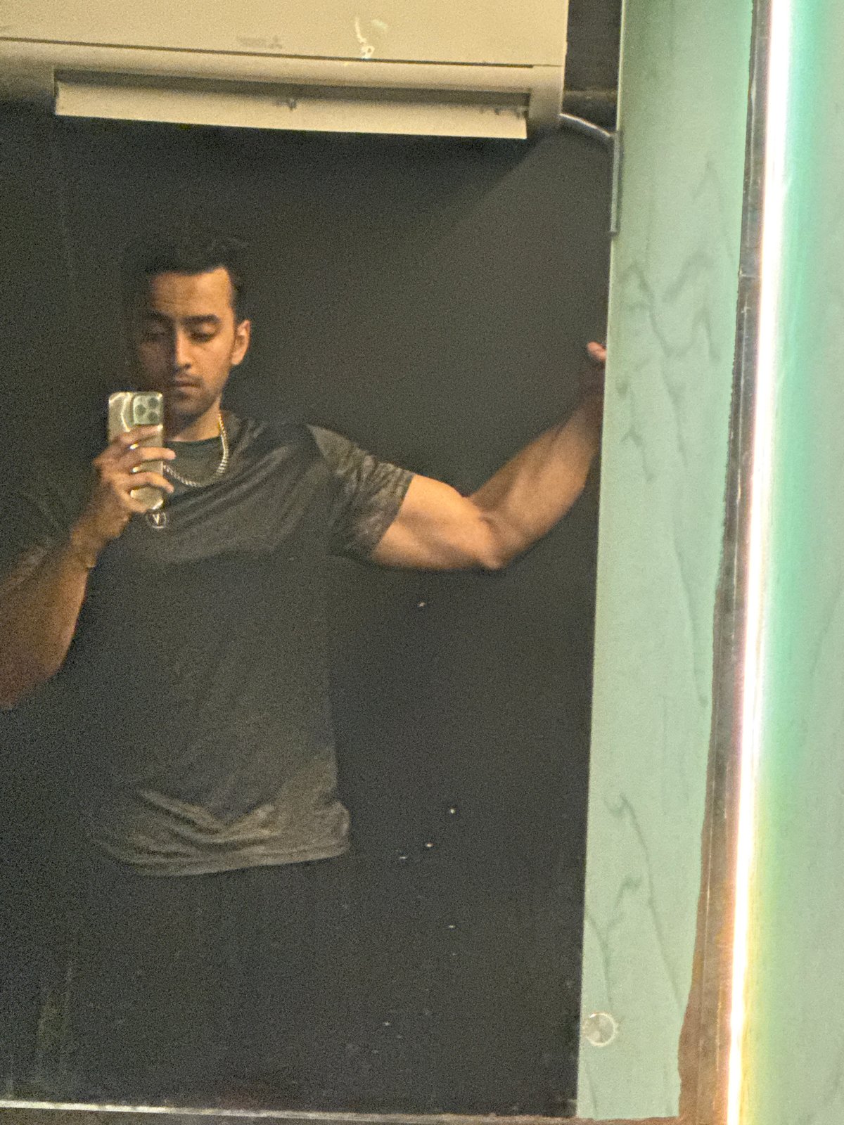 Man takes mirror selfies in Kolkata bathroom