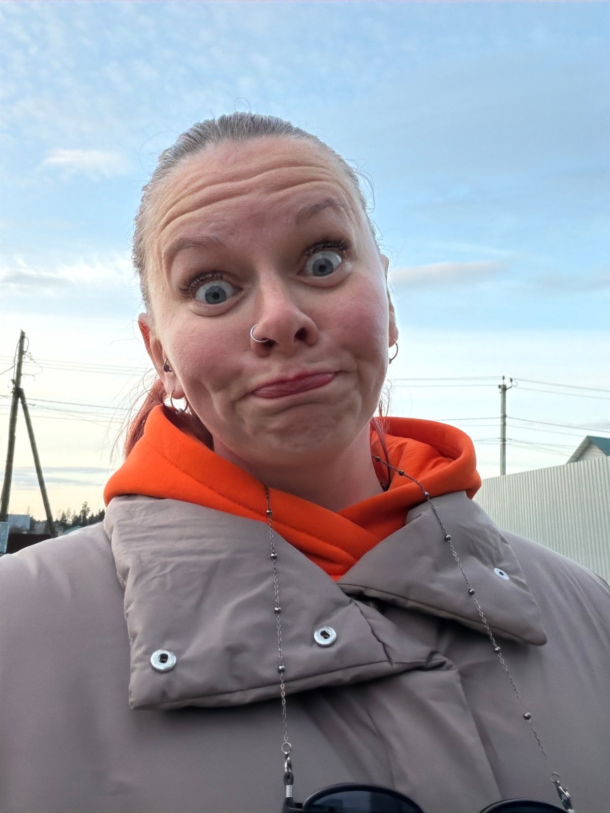 Woman documents afternoon walk through Chaikovsky, Russia