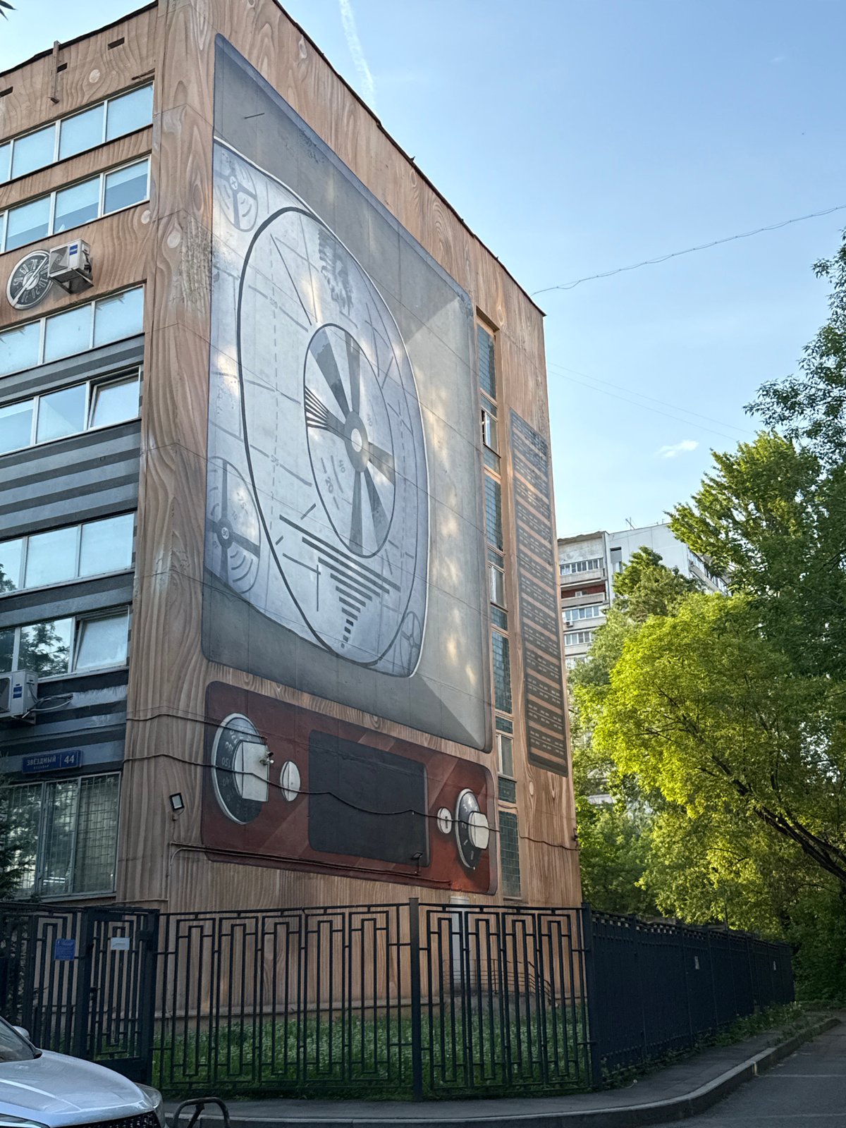 Everyday Moscow area scenes captured during afternoon hours