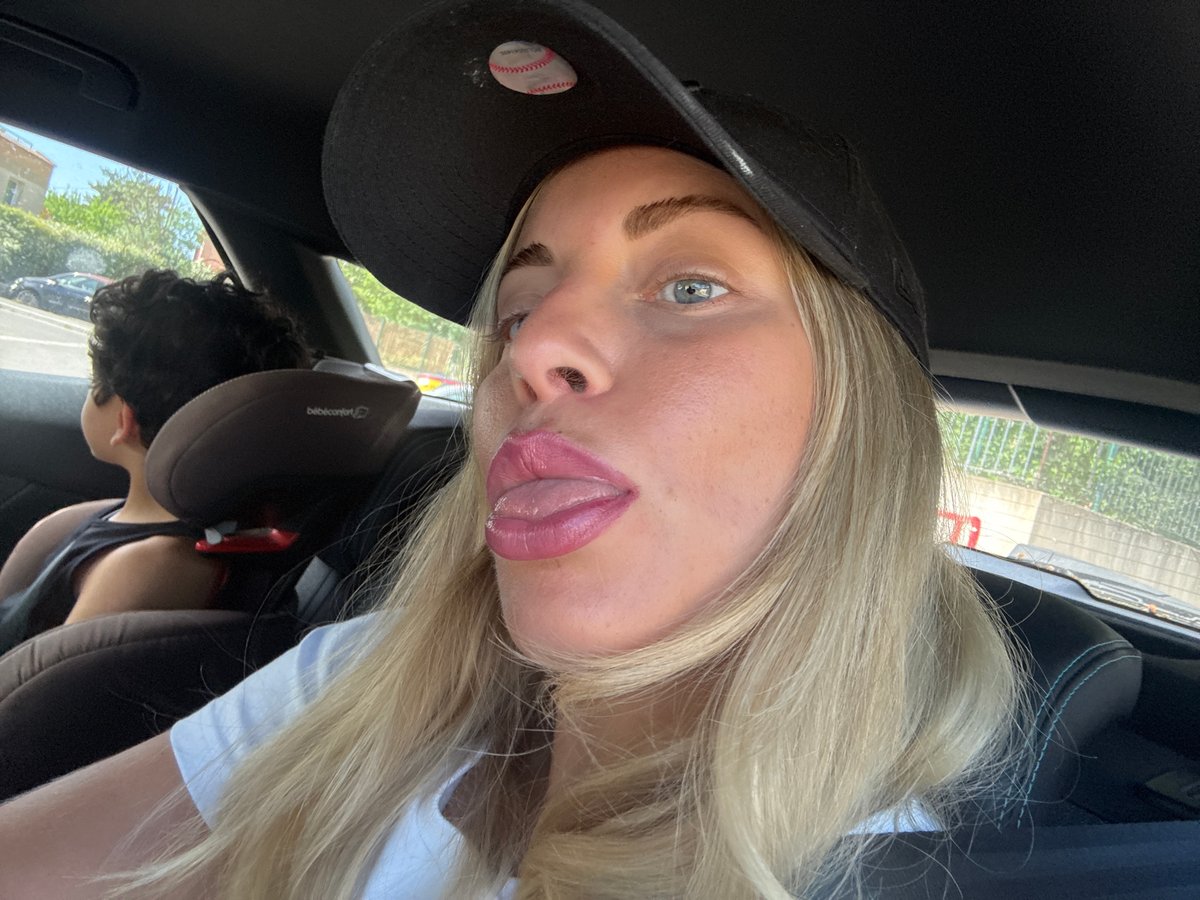 Morning selfies and breakfast documented in Rousset, France