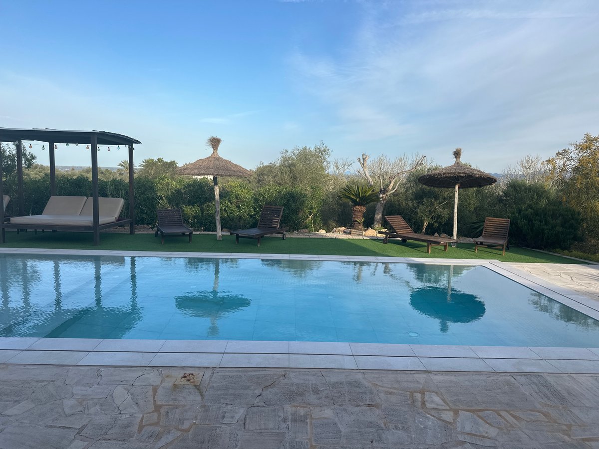 Residential property with pool documented in Campos, Spain