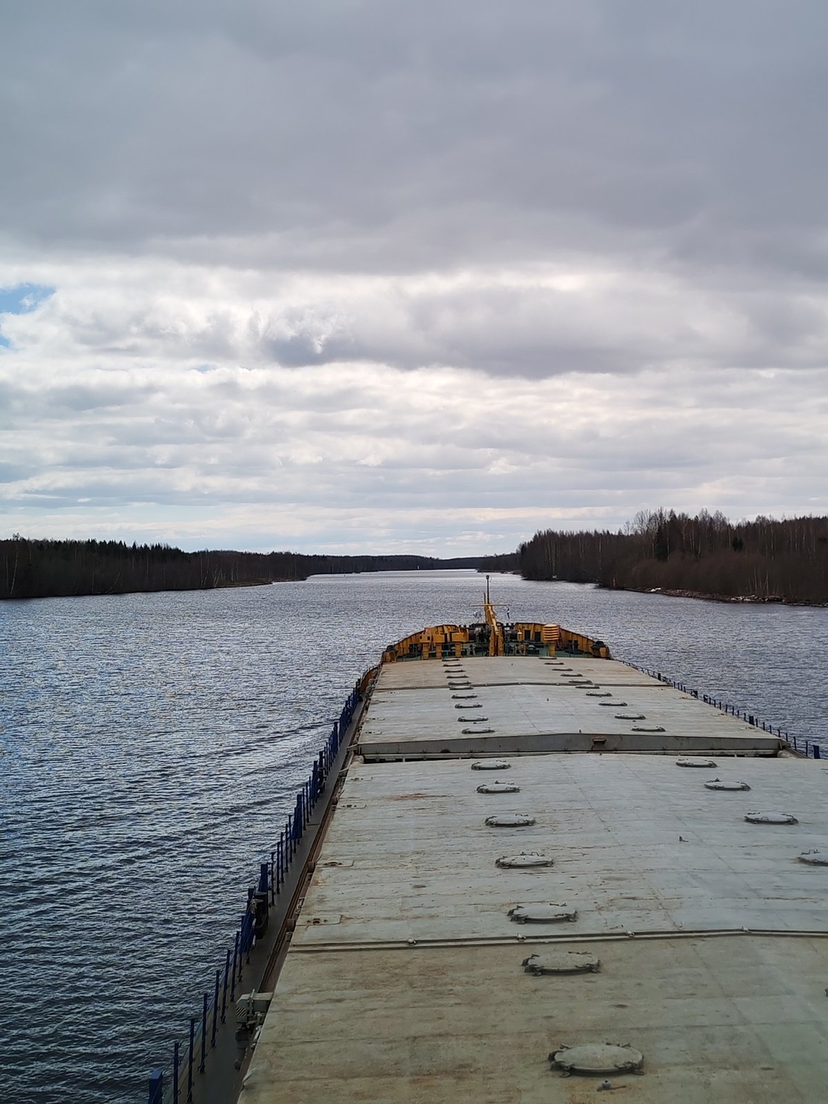 Cargo vessel transits Russian waterway near Morozovo