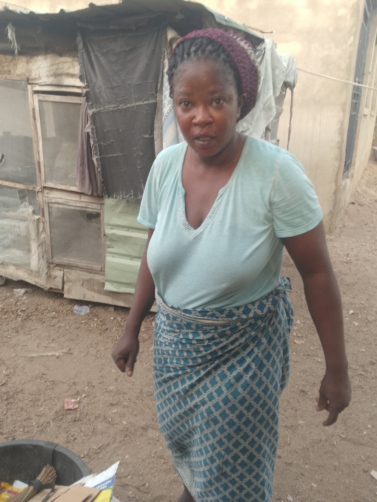 Woman in traditional dress spotted in Lokoja, Nigeria
