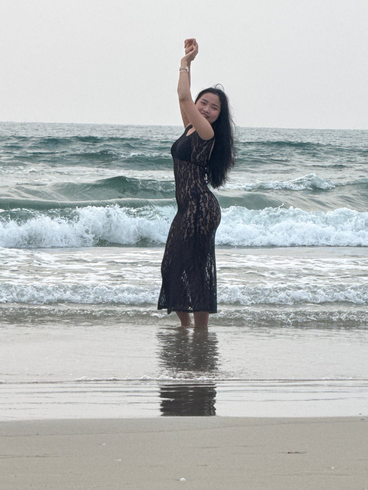 Morning beach activities captured at Đà Nẵng Vietnam