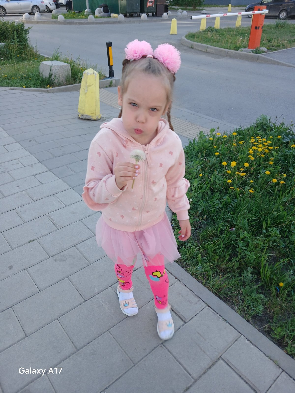 Girl in pink outfit spotted around Yekaterinburg early morning
