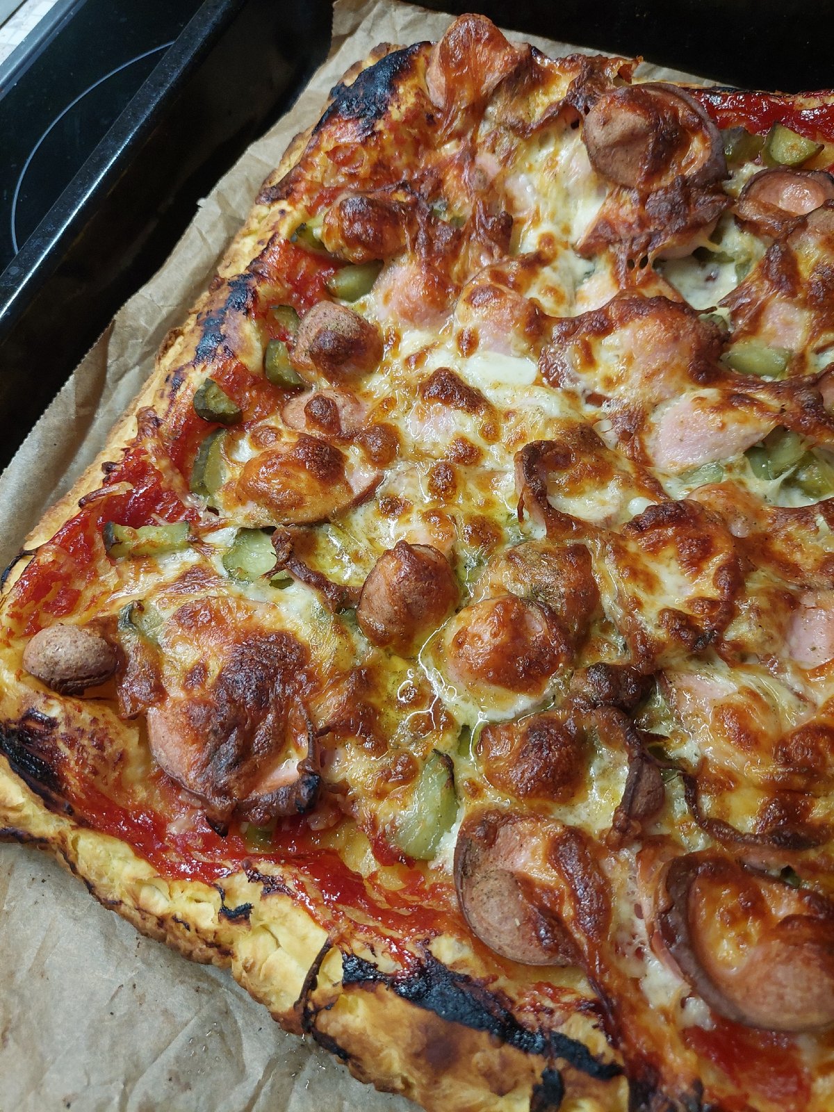 Morning meal documented in Plovdiv includes homemade pizza, fruit