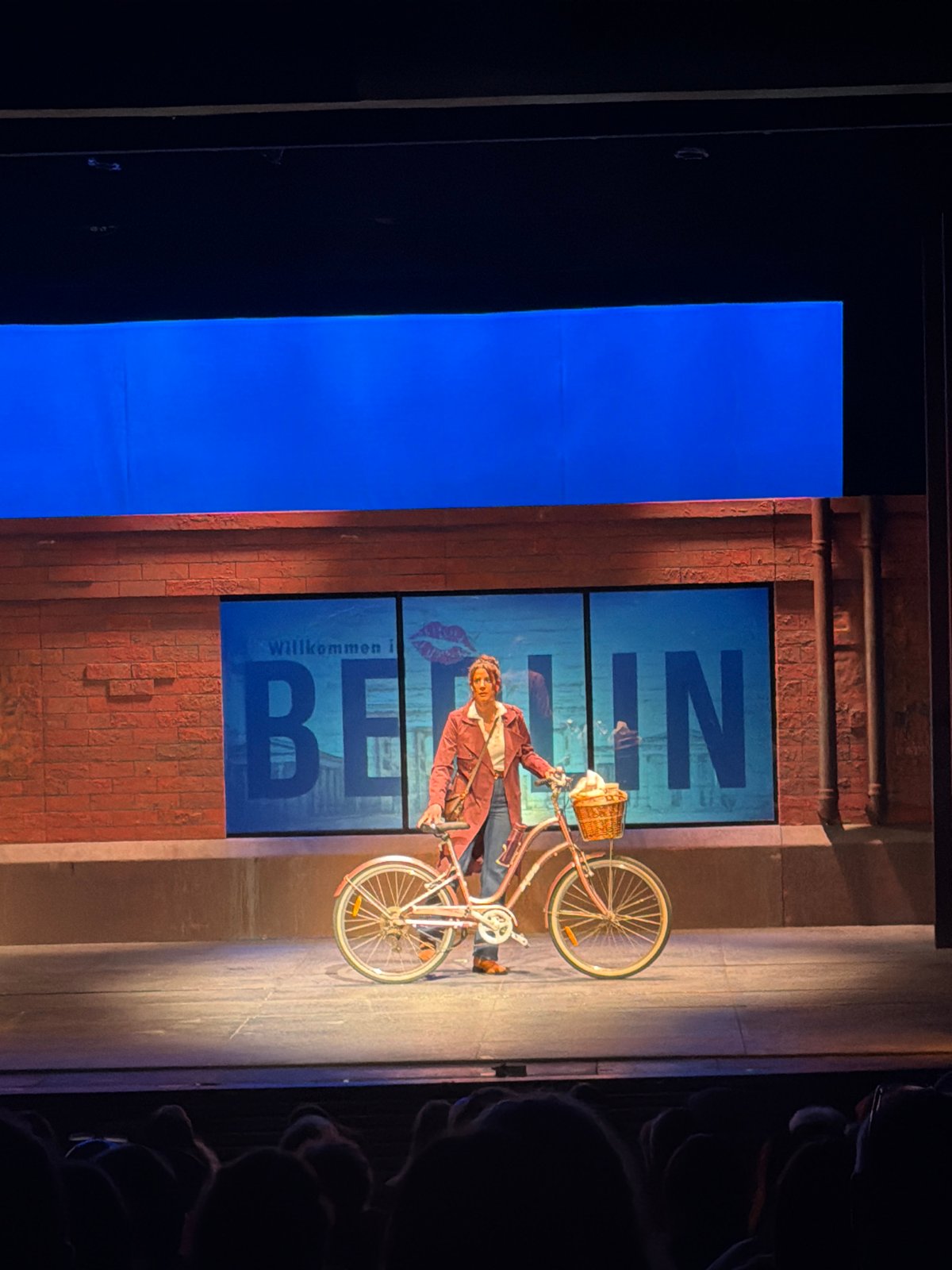 Berlin-themed theatrical performance staged in Tel Aviv