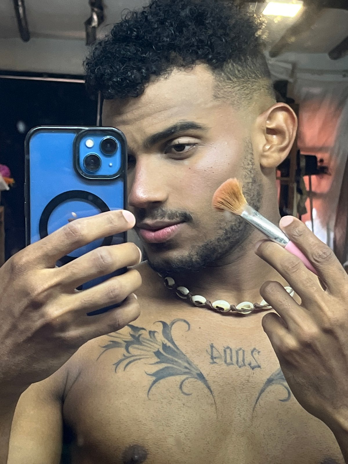 Man documents daily routine with selfies in Porlamar, Venezuela