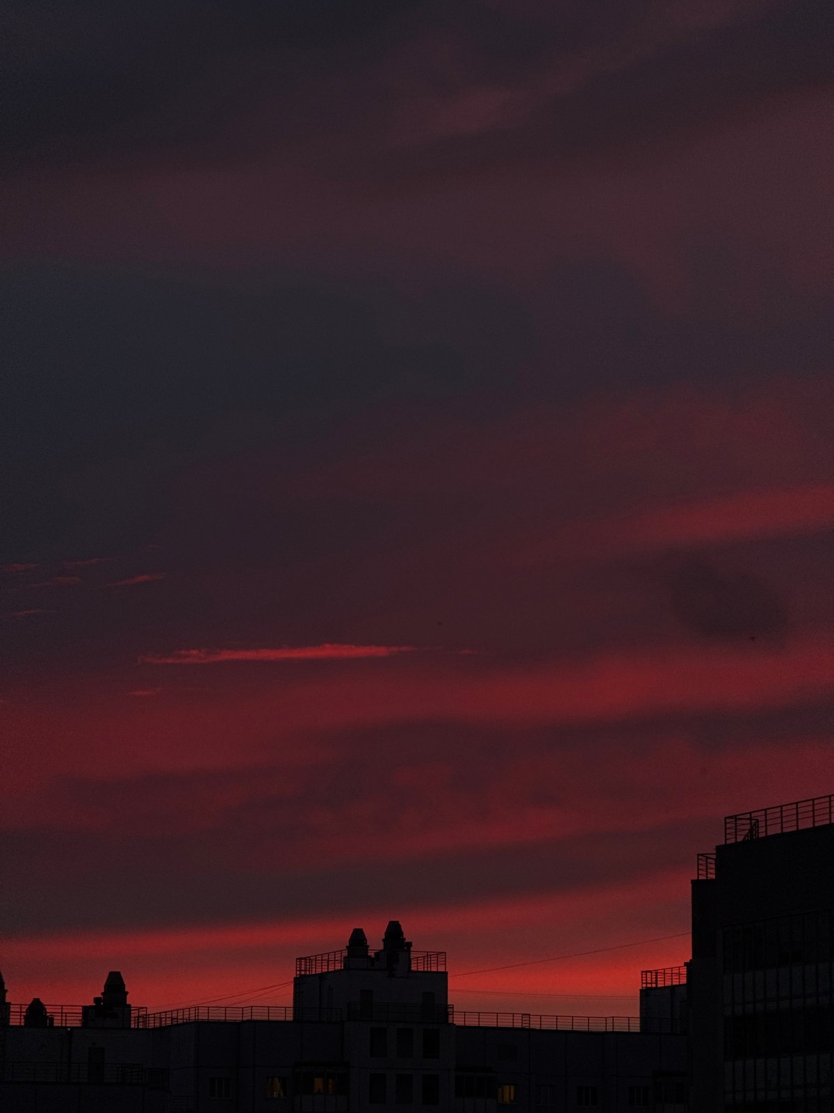Saint Petersburg evening: red skies, mirror selfies, city streets