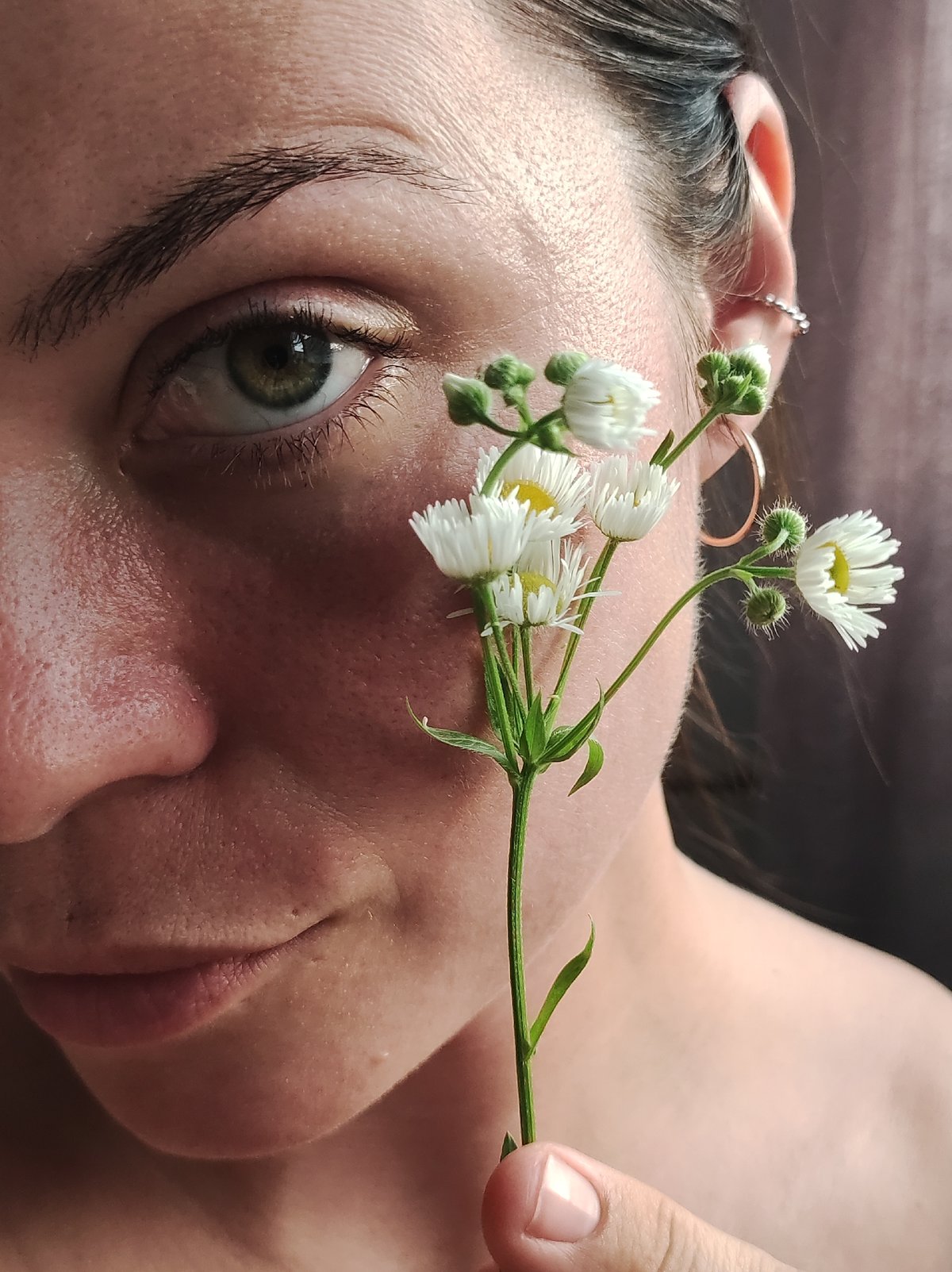 Quiet afternoon at home in Chaikovsky, flowers and a cat
