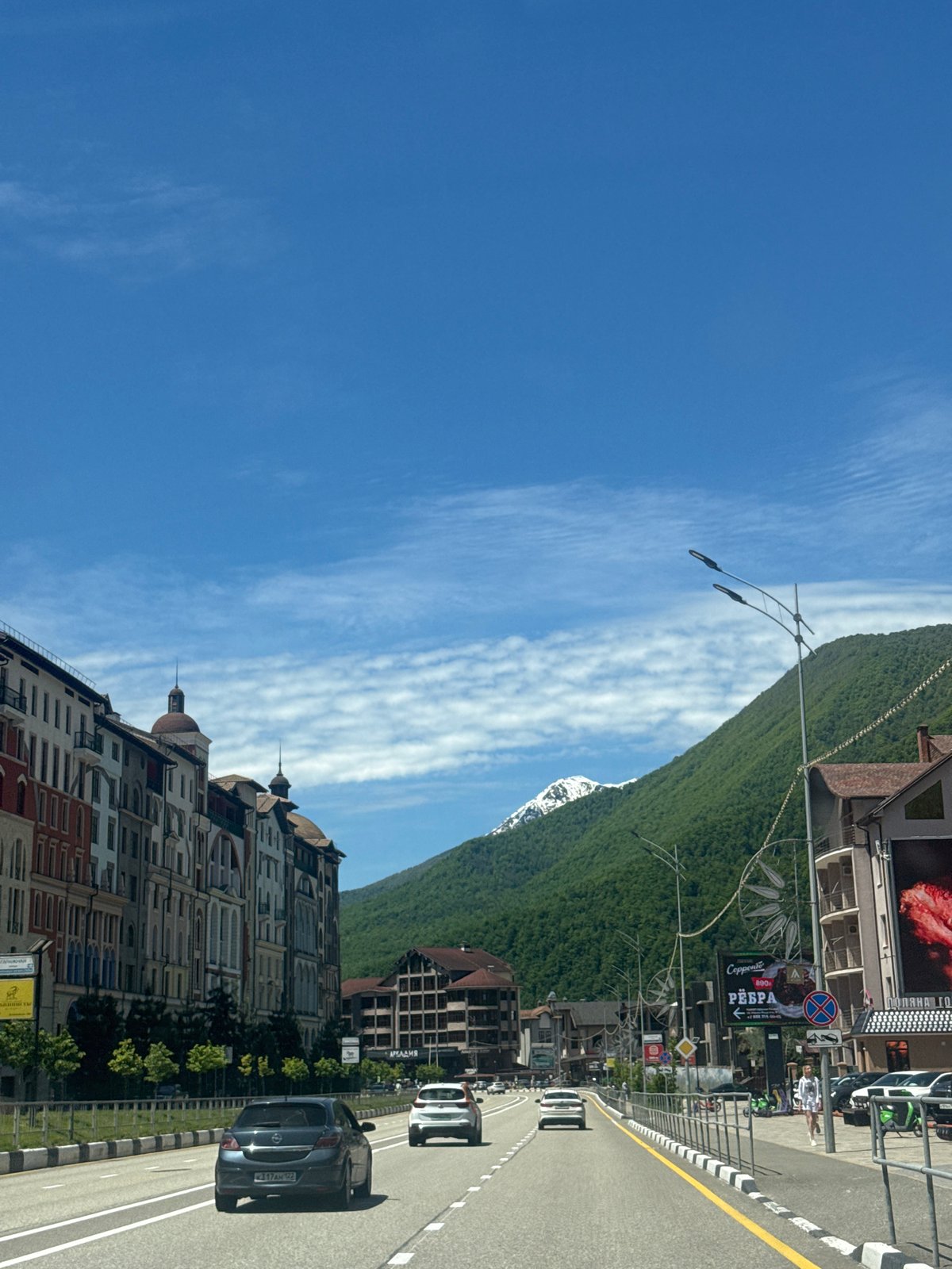 Clear skies, snowy peaks observed in Estosadok mountains