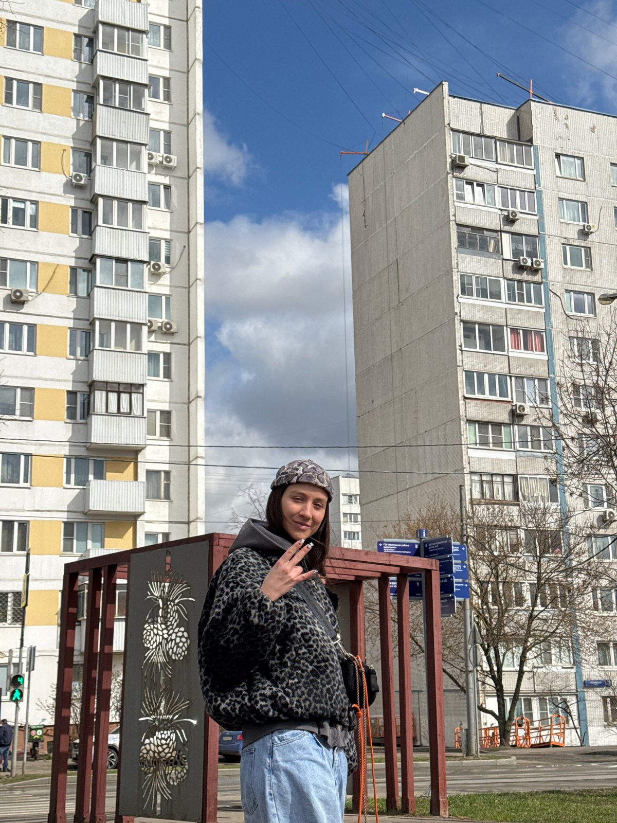 Moscow residents enjoy spring morning activities across city locations