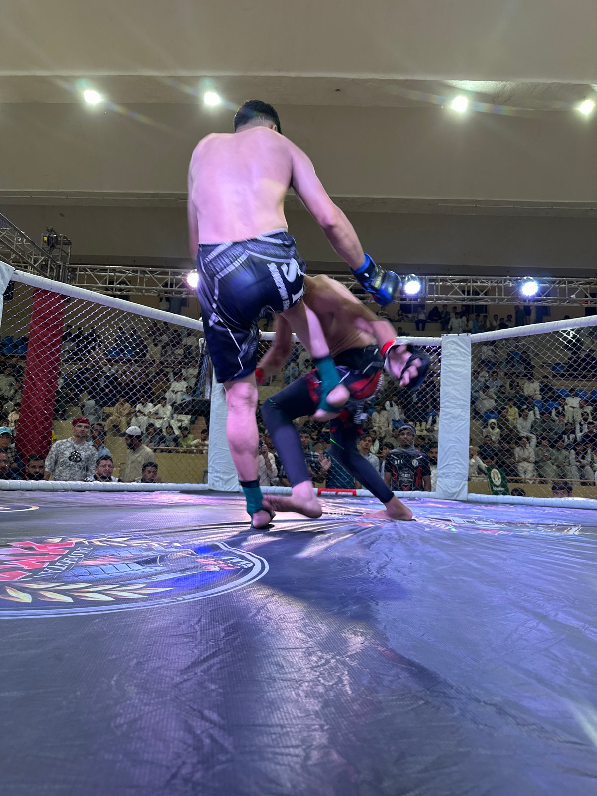 MMA fights documented at indoor arena event in Quetta