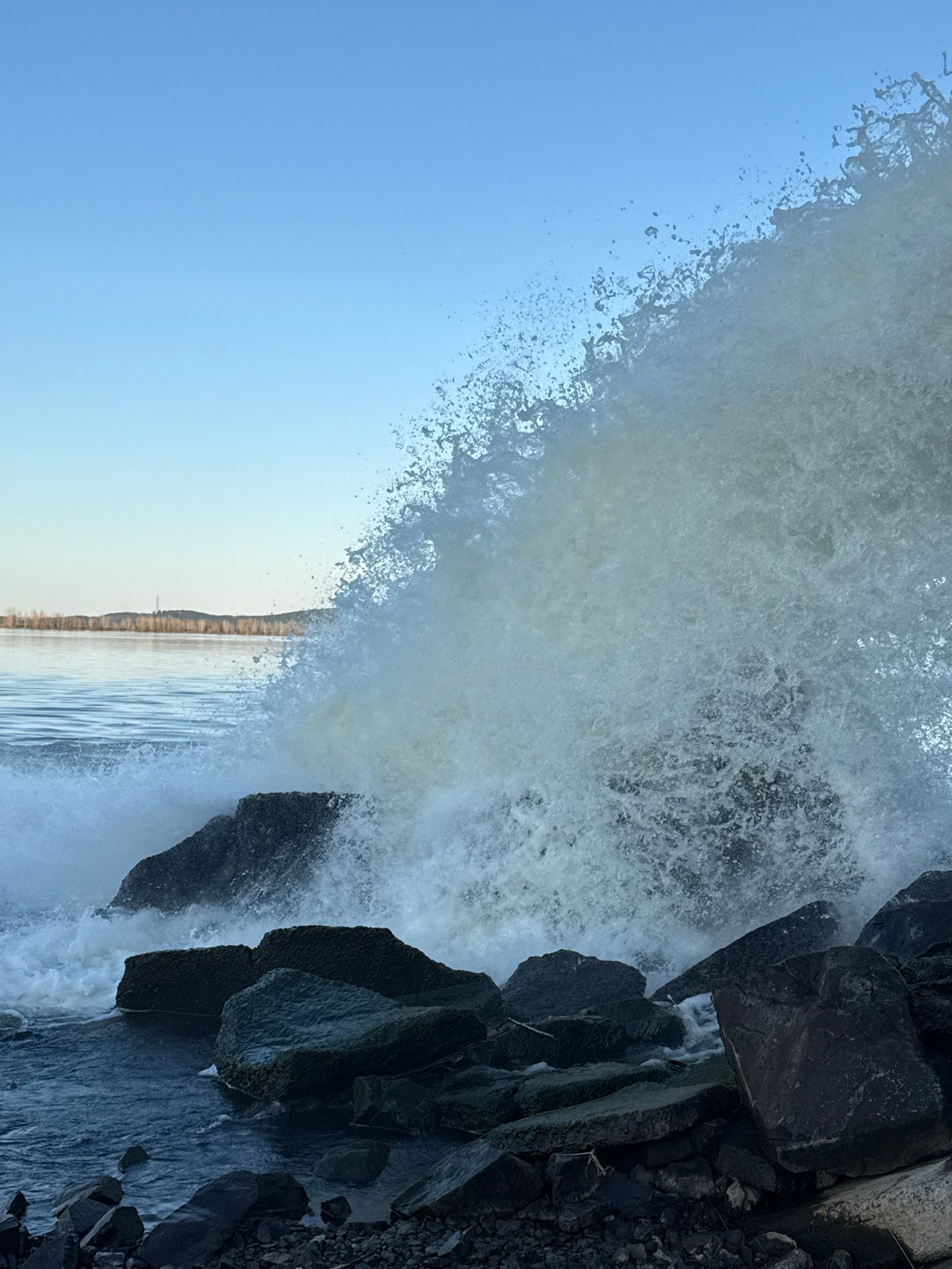 Water activity observed in Chernushka: waves and canal flow