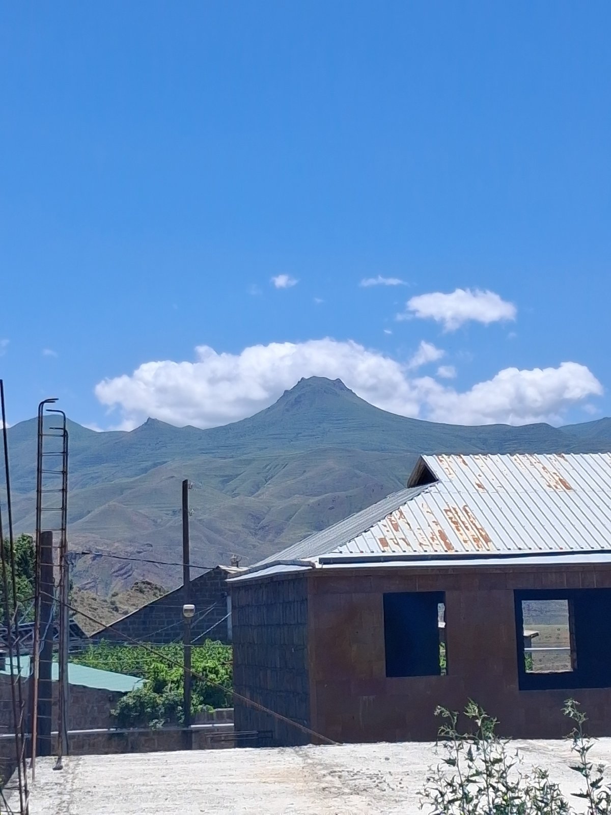 Morning stop in Yeghegnadzor, Armenia's hilly southern town