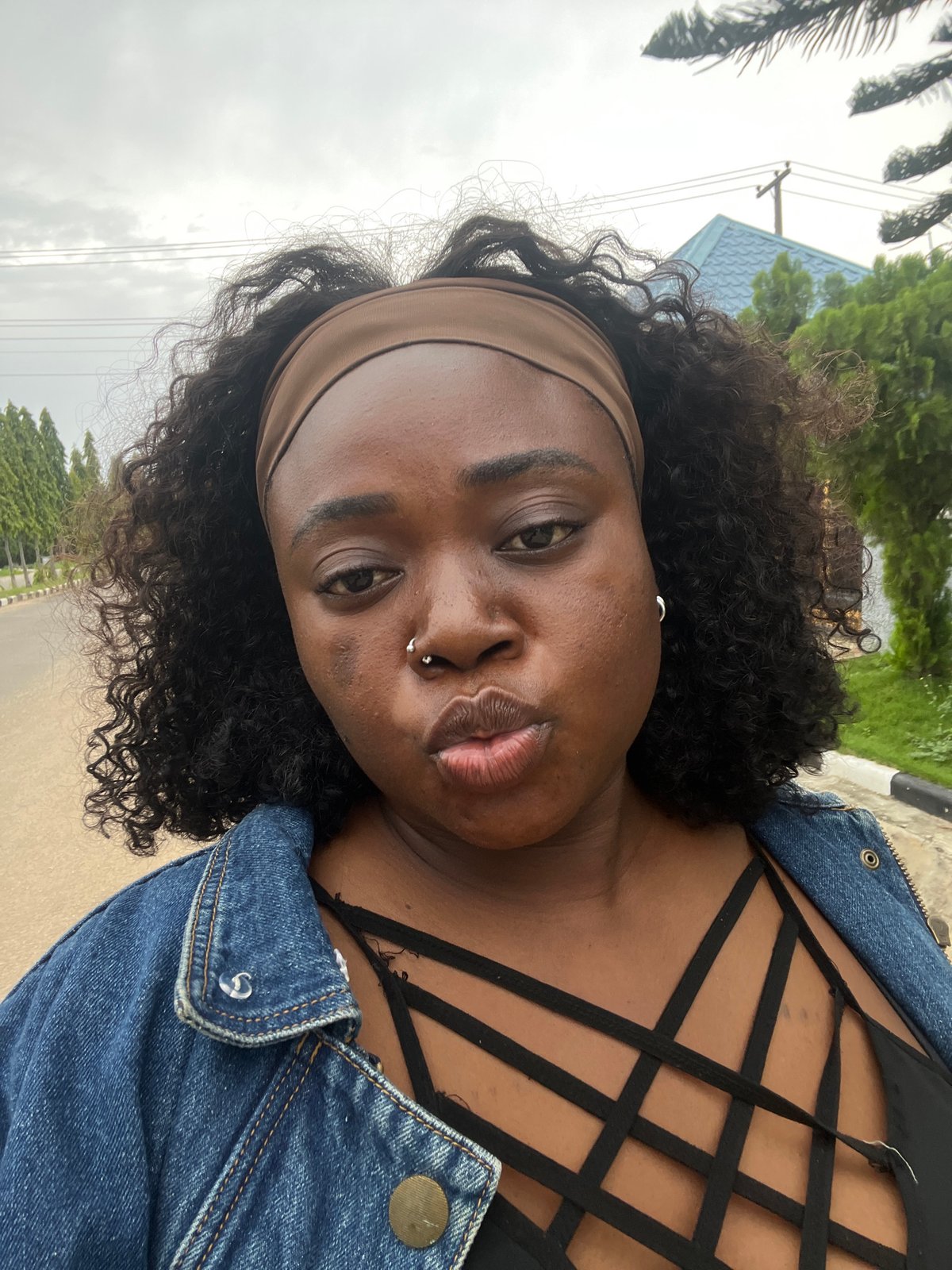 Foot traffic and daily life on the streets of Abuja