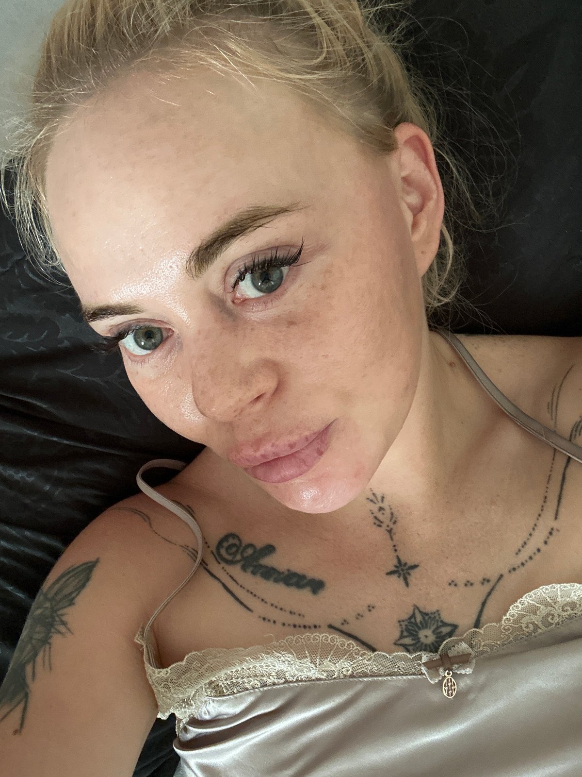 Intimate bedroom portraits captured in seven-minute sequence