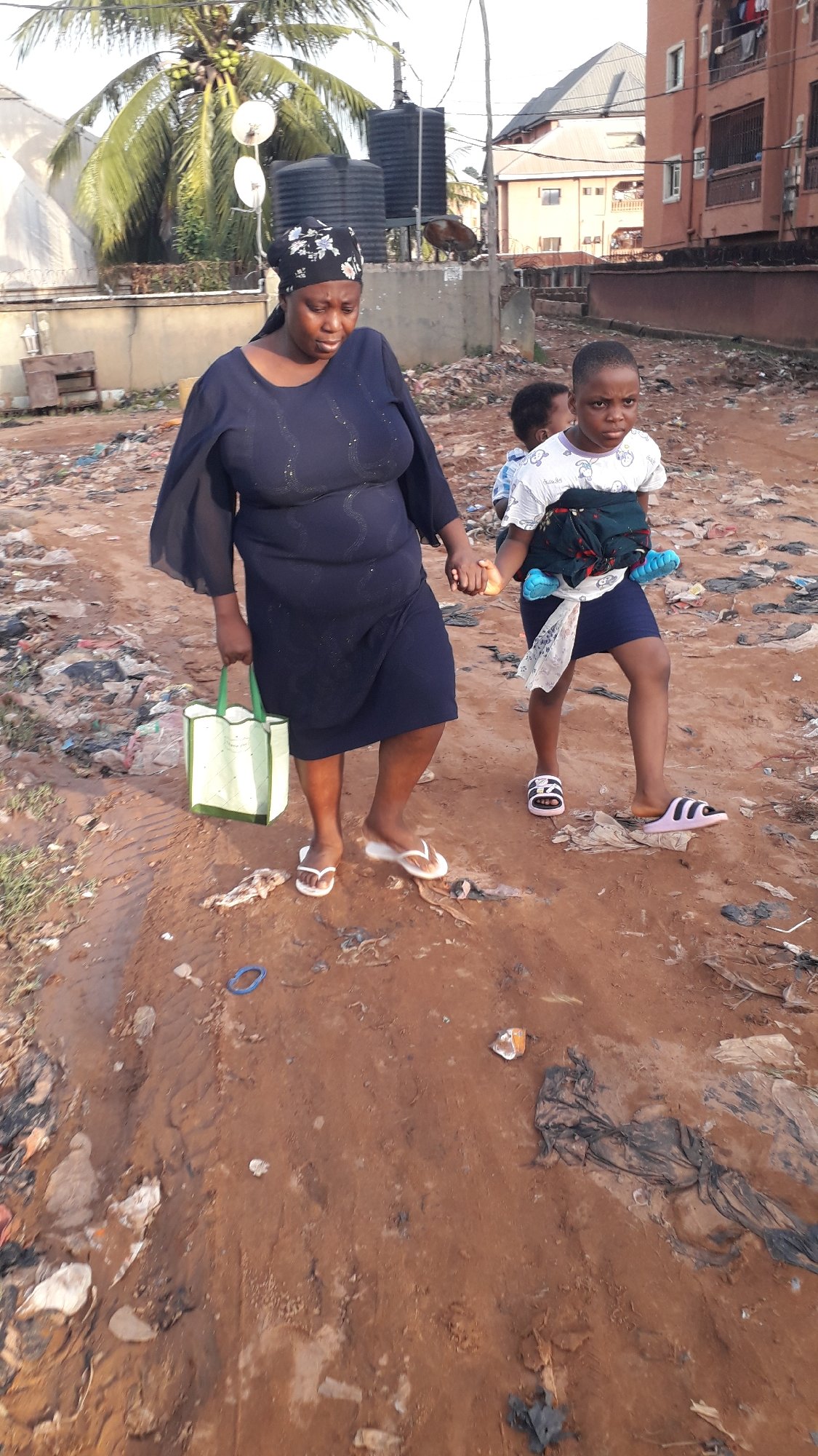 Daily life documented in trash-laden Nkpor, Nigeria streets