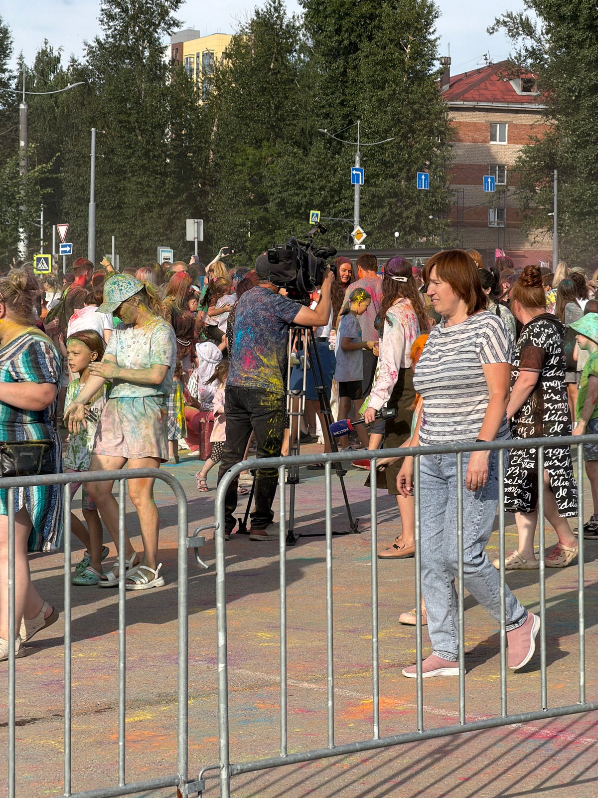 Color powder festival draws crowds in central Perm