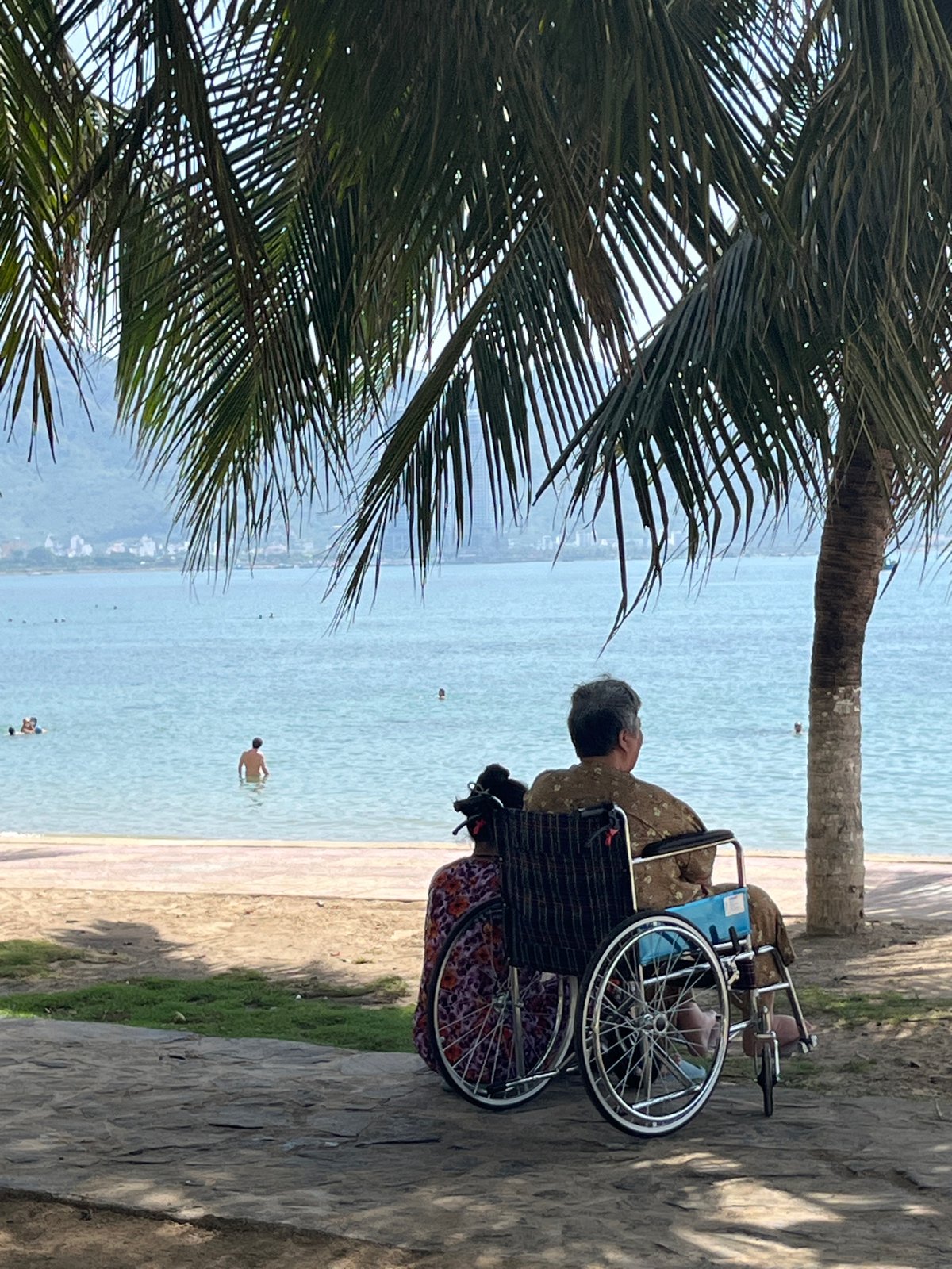 Early morning life documented in Vietnam coastal ward